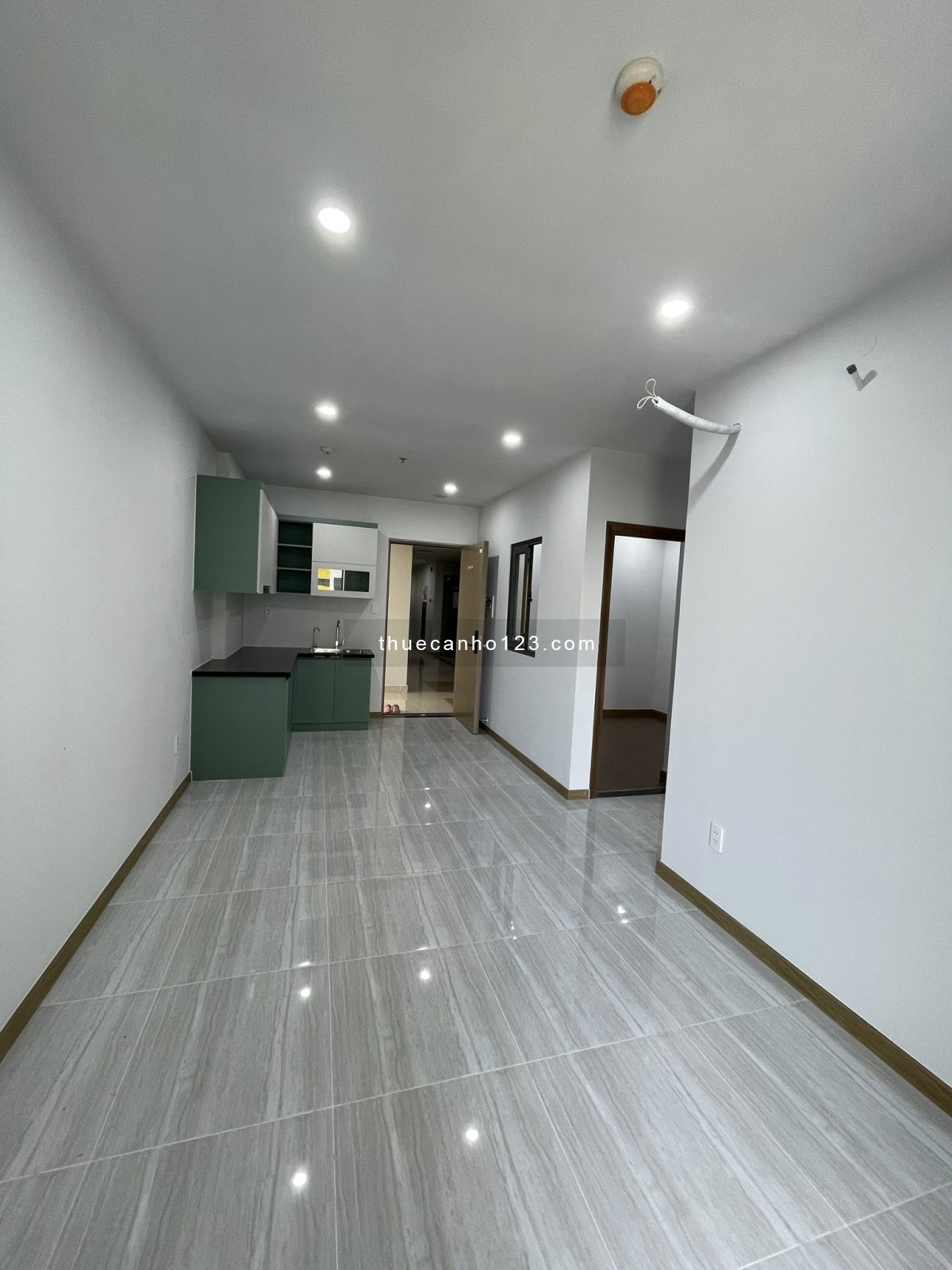 Cho thuê căn hộ Bcons Green Topaz 2PN2WC, nội thất cơ bản