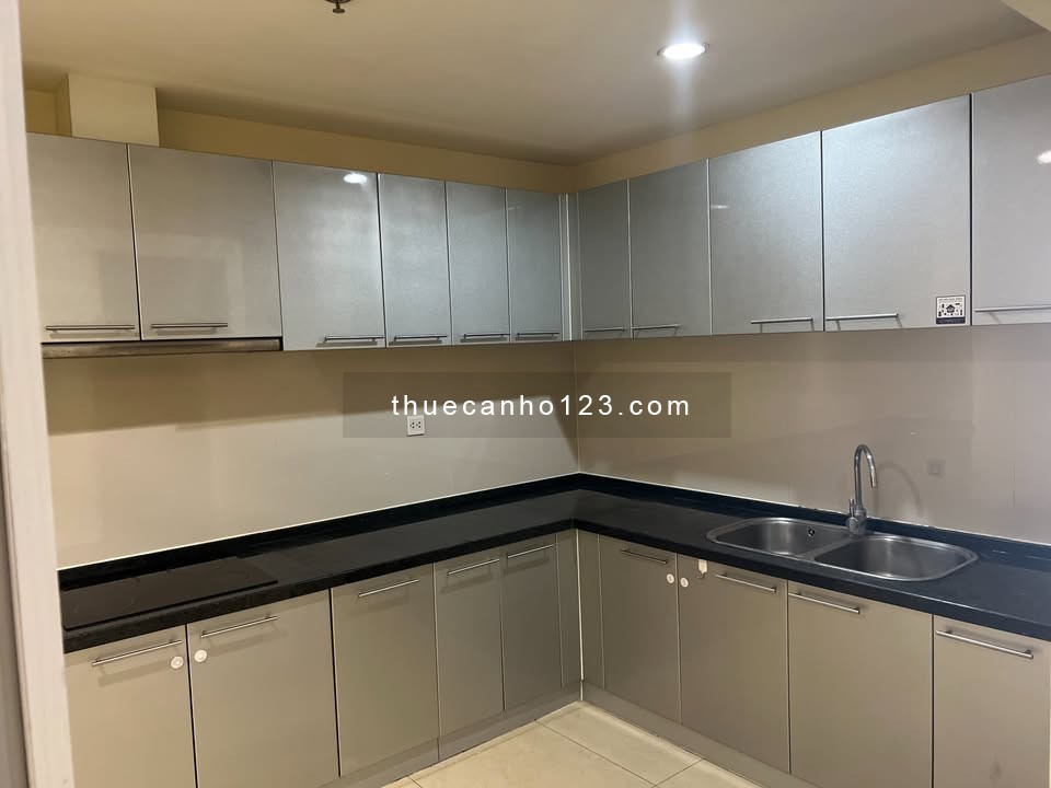 Cho thuê CHCC Royal City, đồ cơ bản, 2x triệu