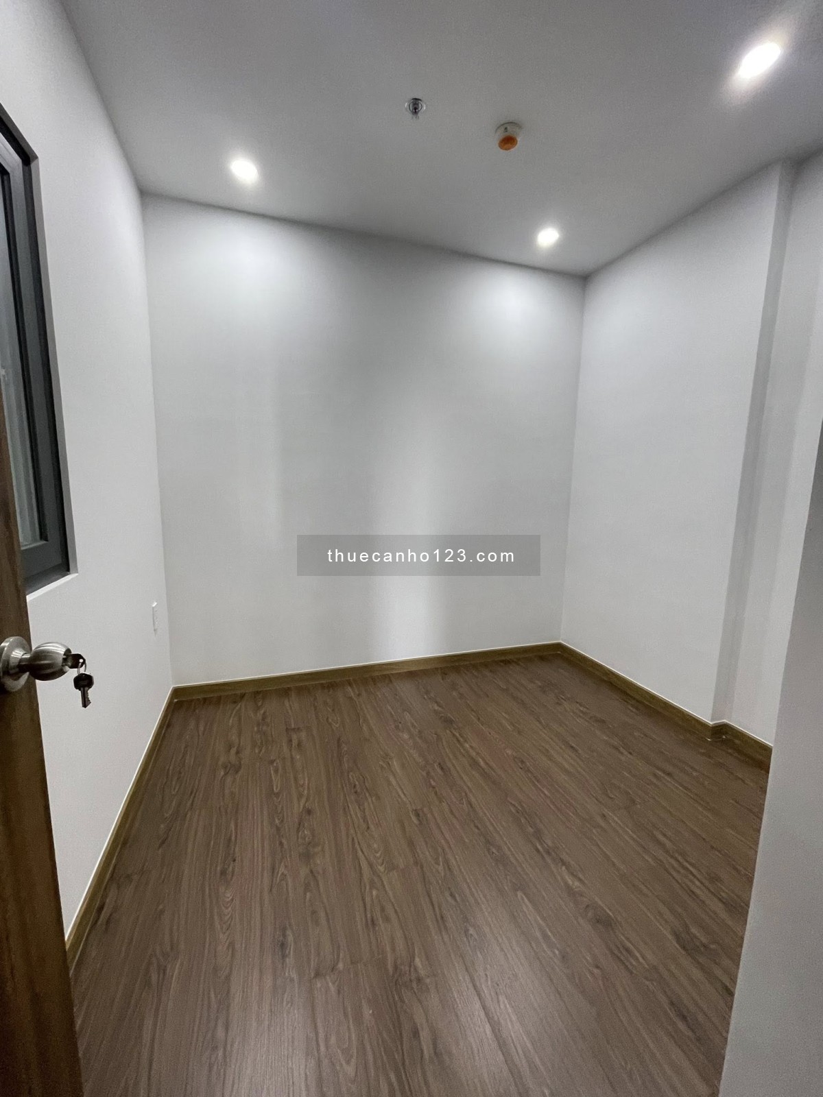 Cho thuê căn hộ Bcons Green Topaz 2PN2WC, nội thất cơ bản