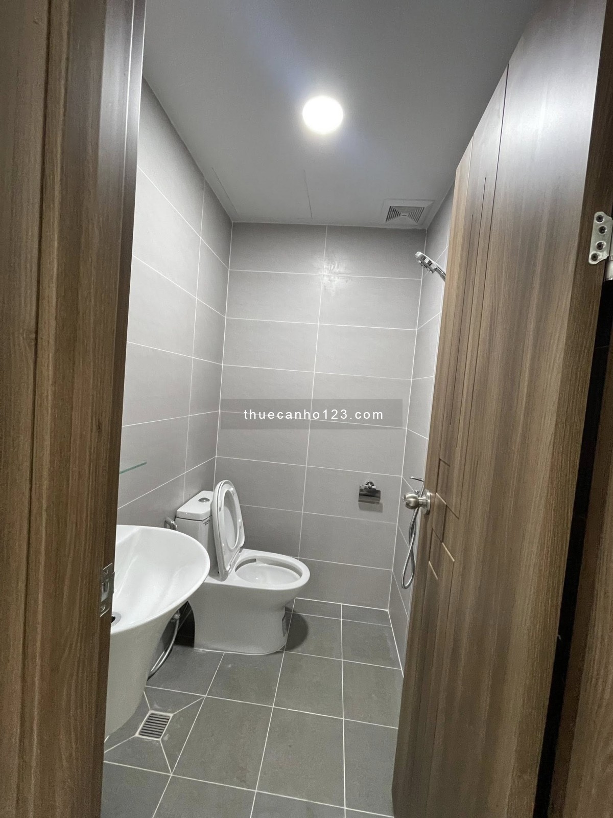 Cho thuê căn hộ Bcons Green Topaz 2PN2WC, nội thất cơ bản