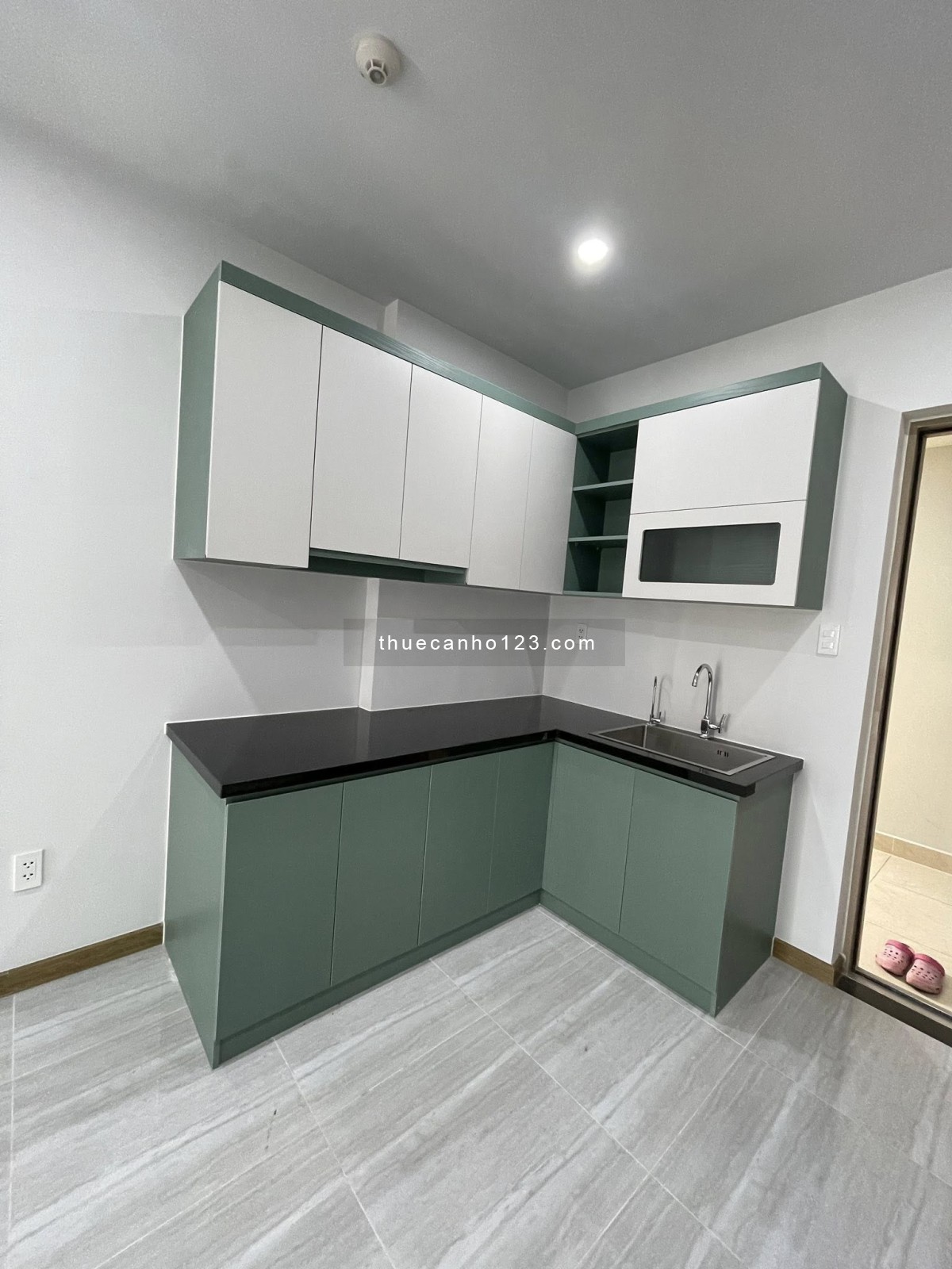 Cho thuê căn hộ Bcons Green Topaz 2PN2WC, nội thất cơ bản