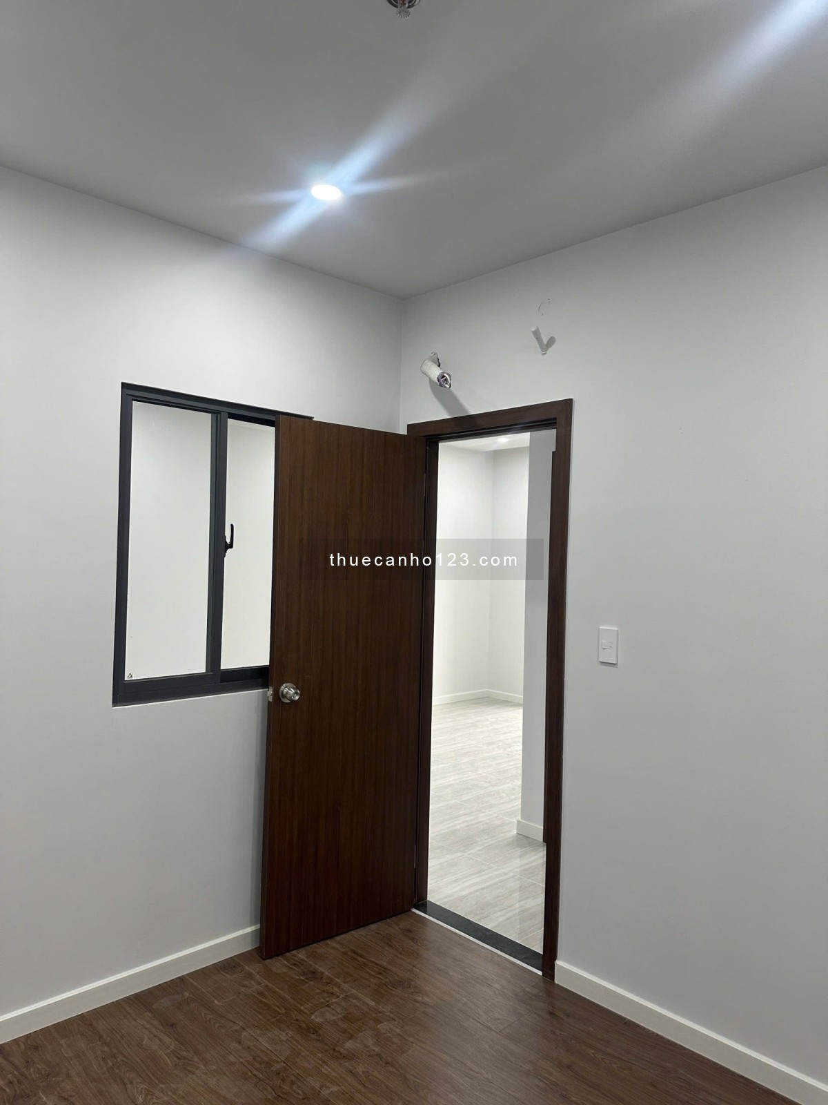 Cho thuê căn hộ Bcons Sapphire mới tinh, Full bếp, nhà vệ sinh