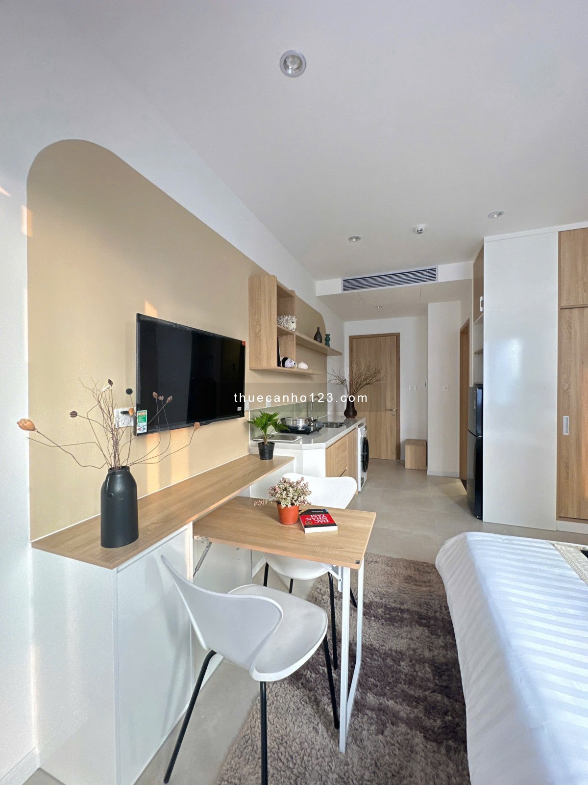 Cho thuê căn hộ Studio gần Sân Bay & Etown, ngay CV Hoàng Văn Thụ