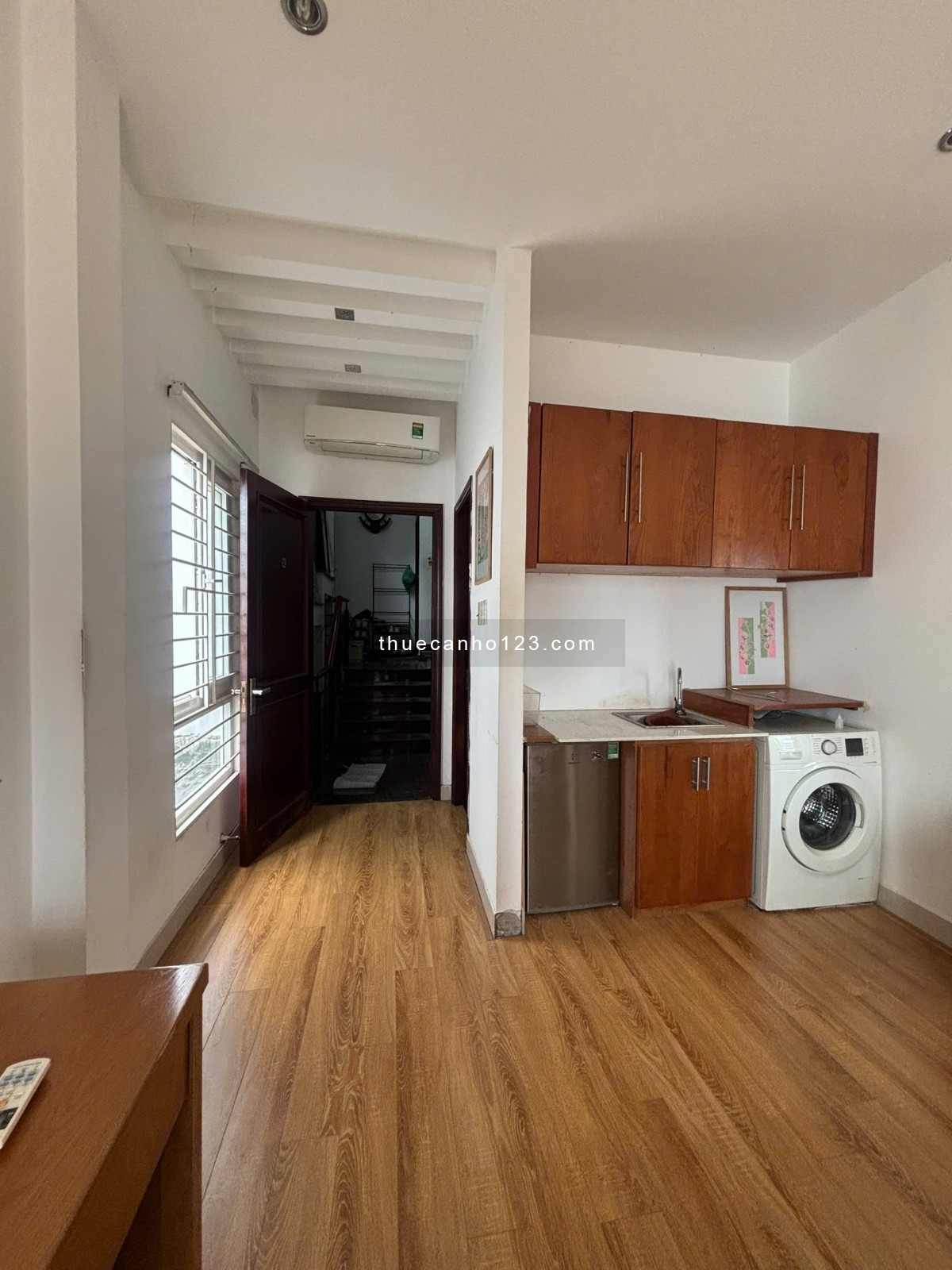Cho thuê căn studio ban công, máy giặt riêng gần Đh Khoa học Tự Nhiên, Đh Sài Gòn, Đh Sư Phạm, vòng