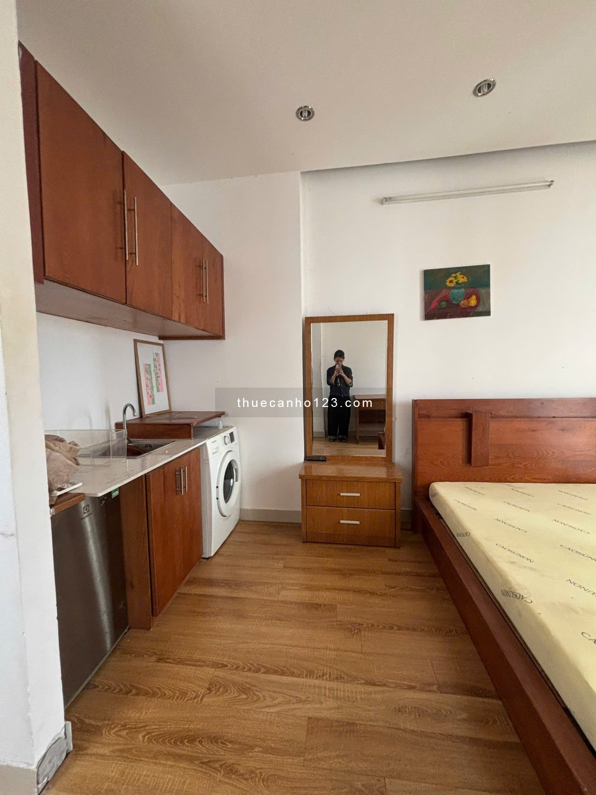 Cho thuê căn studio ban công, máy giặt riêng gần Đh Khoa học Tự Nhiên, Đh Sài Gòn, Đh Sư Phạm, vòng