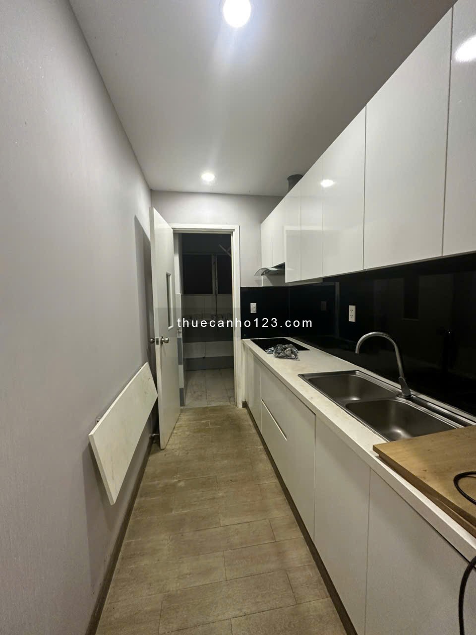 Cho thuê căn góc 2 phòng ngủ, có thể dọn vào ở liền. LH: 0907383186 Châu