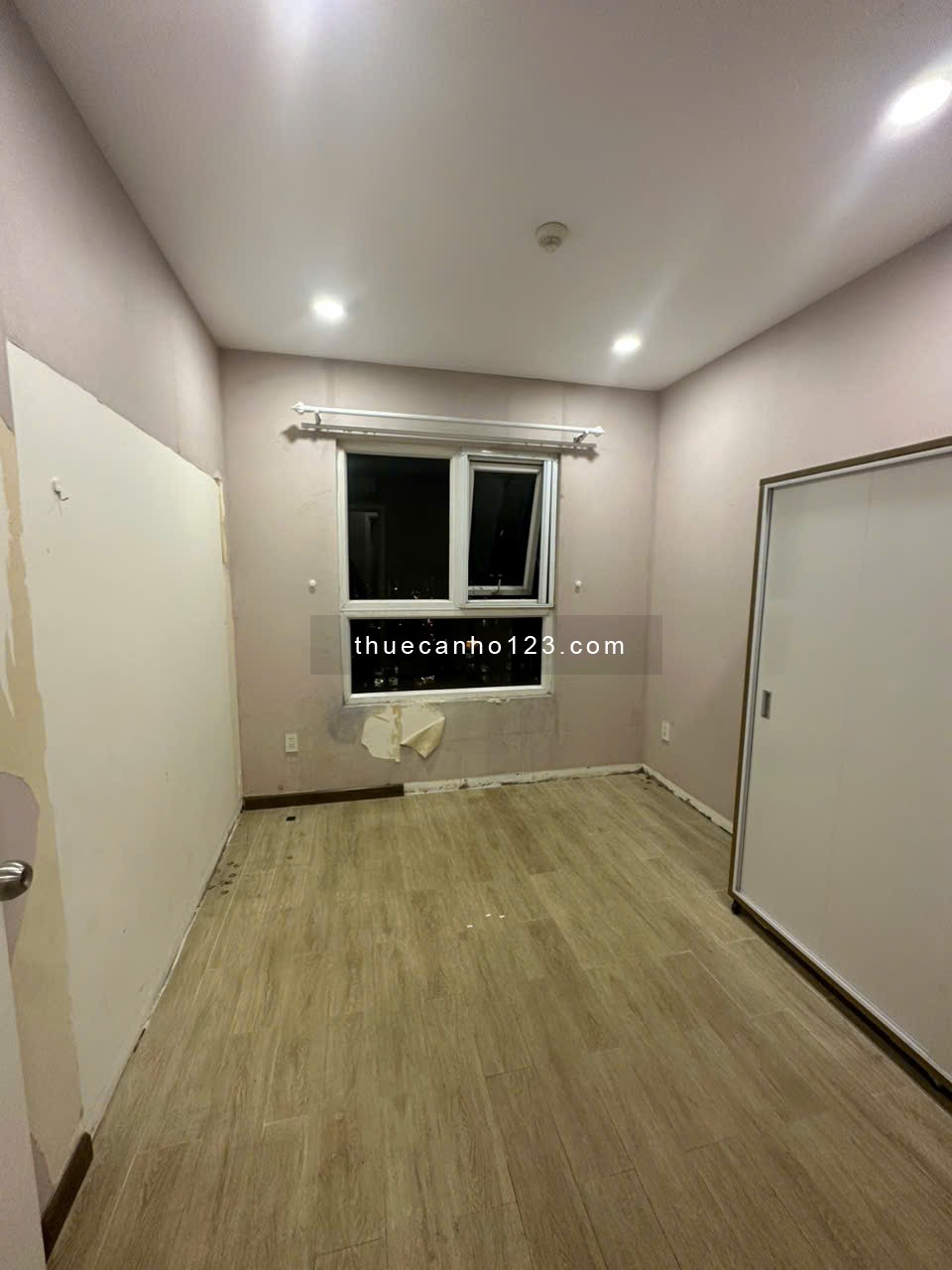 Cho thuê căn góc 2 phòng ngủ, có thể dọn vào ở liền. LH: 0907383186 Châu