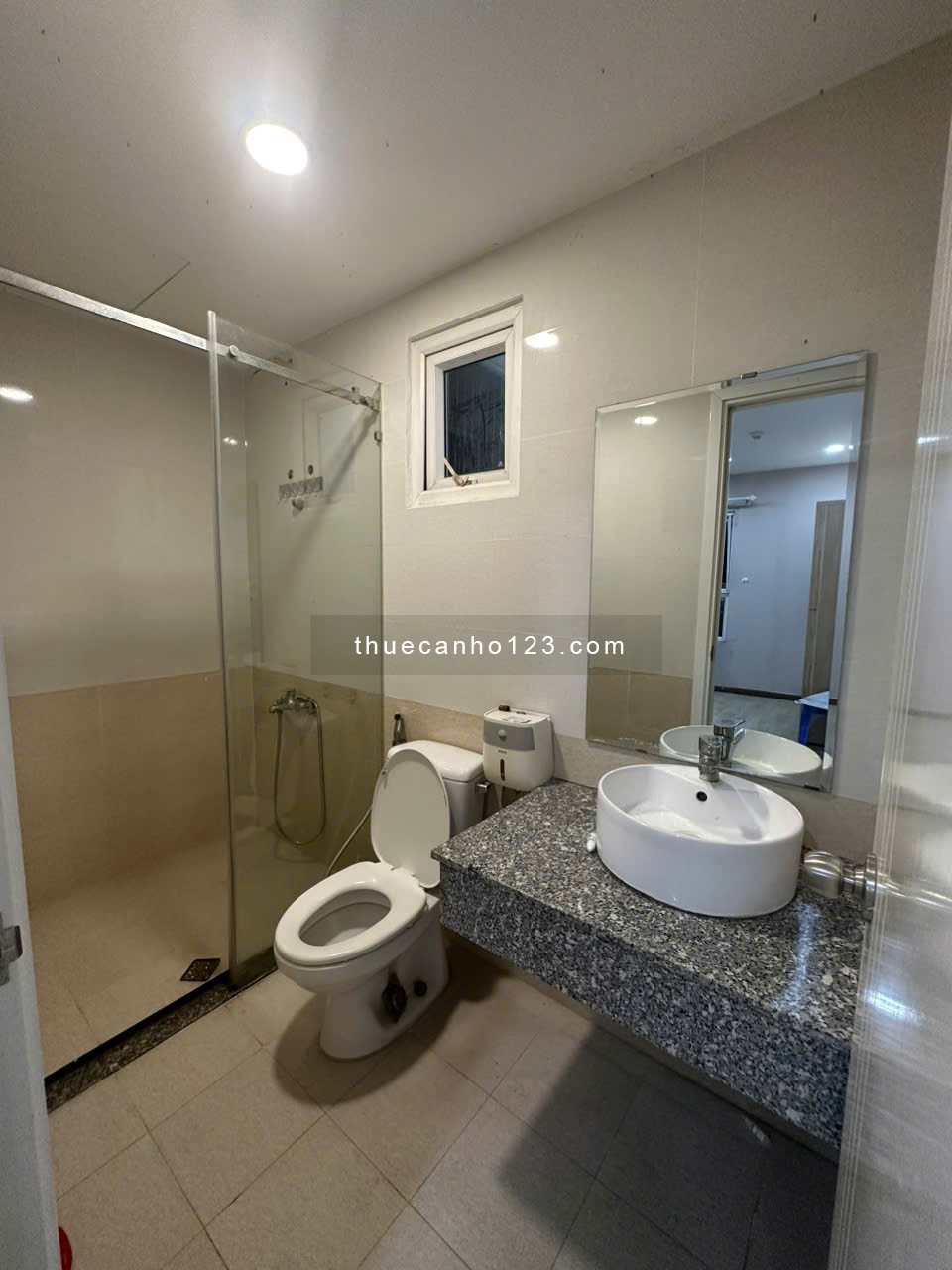 Cho thuê căn góc 2 phòng ngủ, có thể dọn vào ở liền. LH: 0907383186 Châu