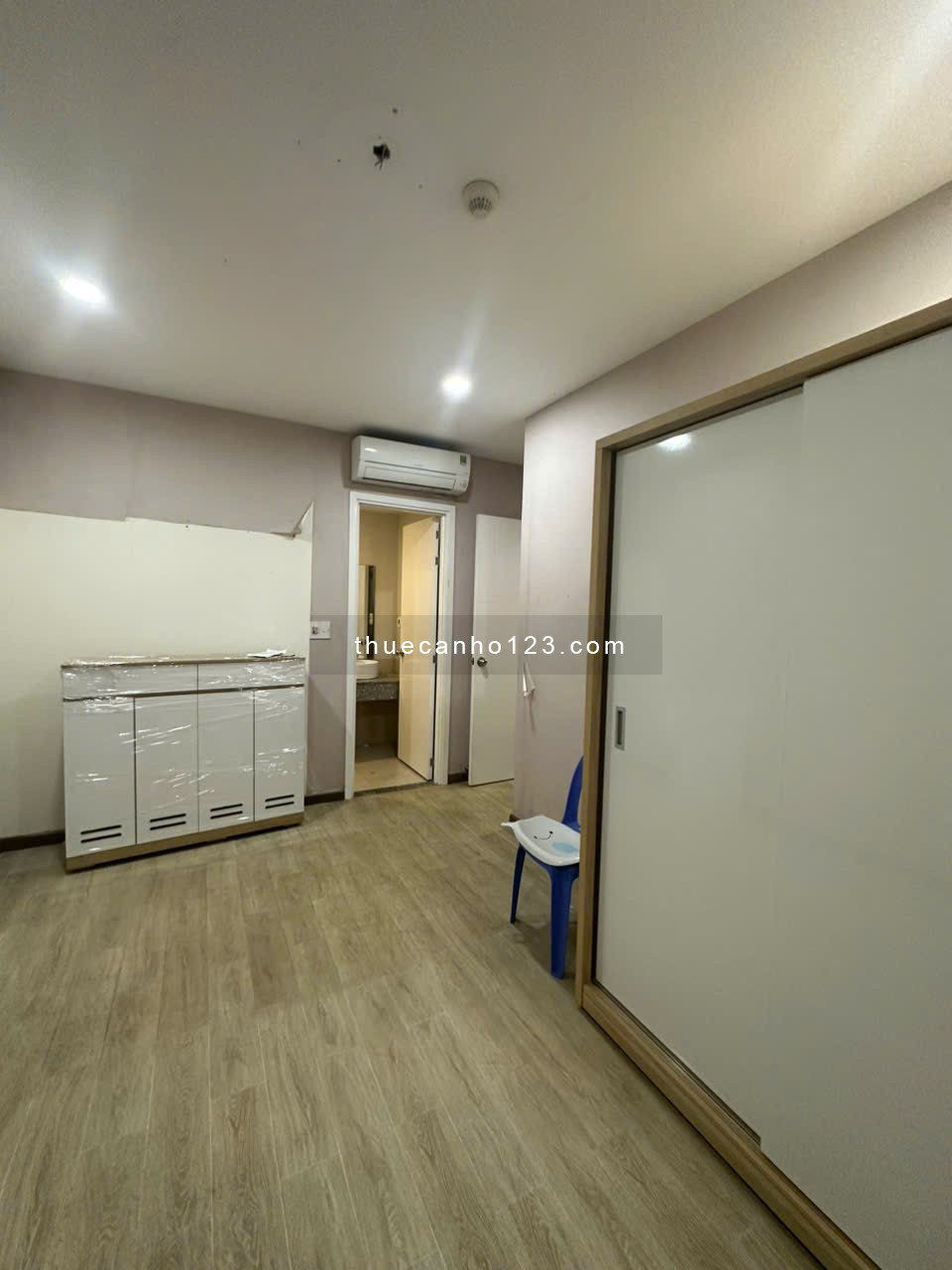 Cho thuê căn góc 2 phòng ngủ, có thể dọn vào ở liền. LH: 0907383186 Châu