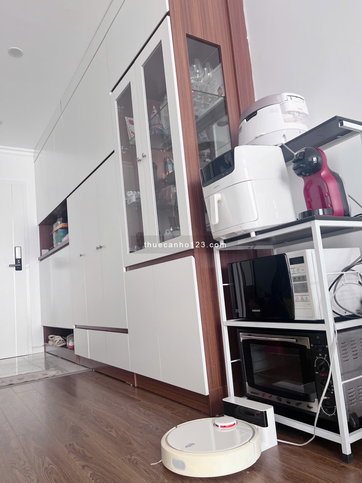 Chính chủ cho thuê: Căn hộ hiện đại 3PN 2WC, DT 91m², full nội thất + thiết bị điện tử, 18 triệu