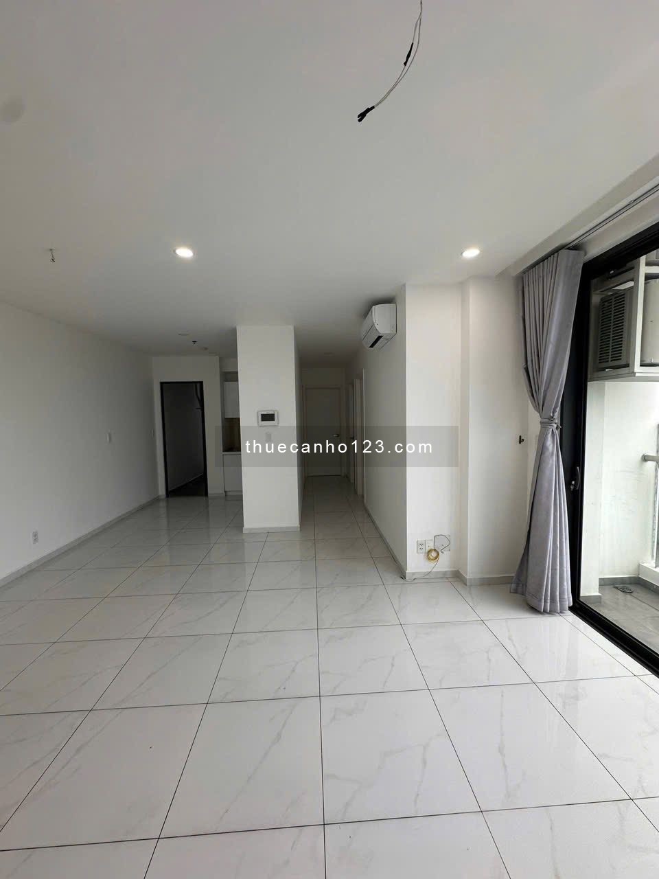 Cho thuê căn hộ Precia 3pn, 2wc, 96m², nhà mới 100%, giá 18 triệu/tháng