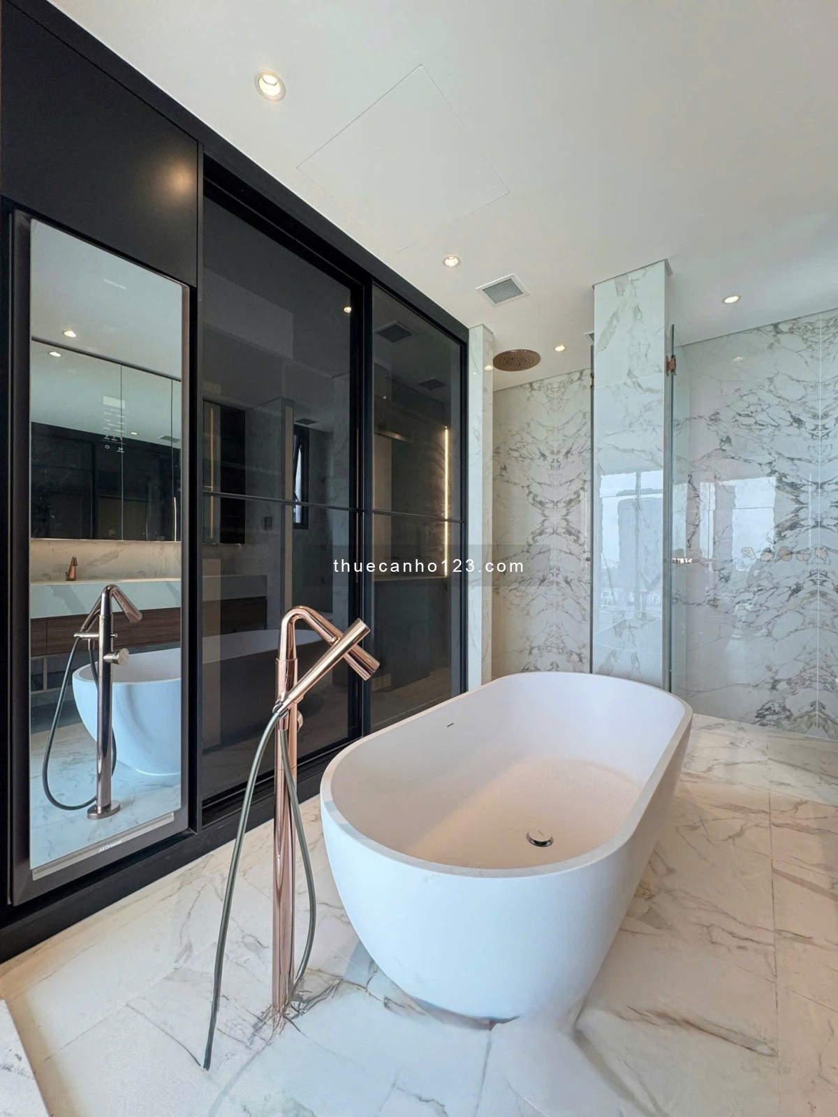 Cho thuê căn hộ The Crest 3pn, tầng cao, view sông & landmark 81, 152m², 4200$/tháng