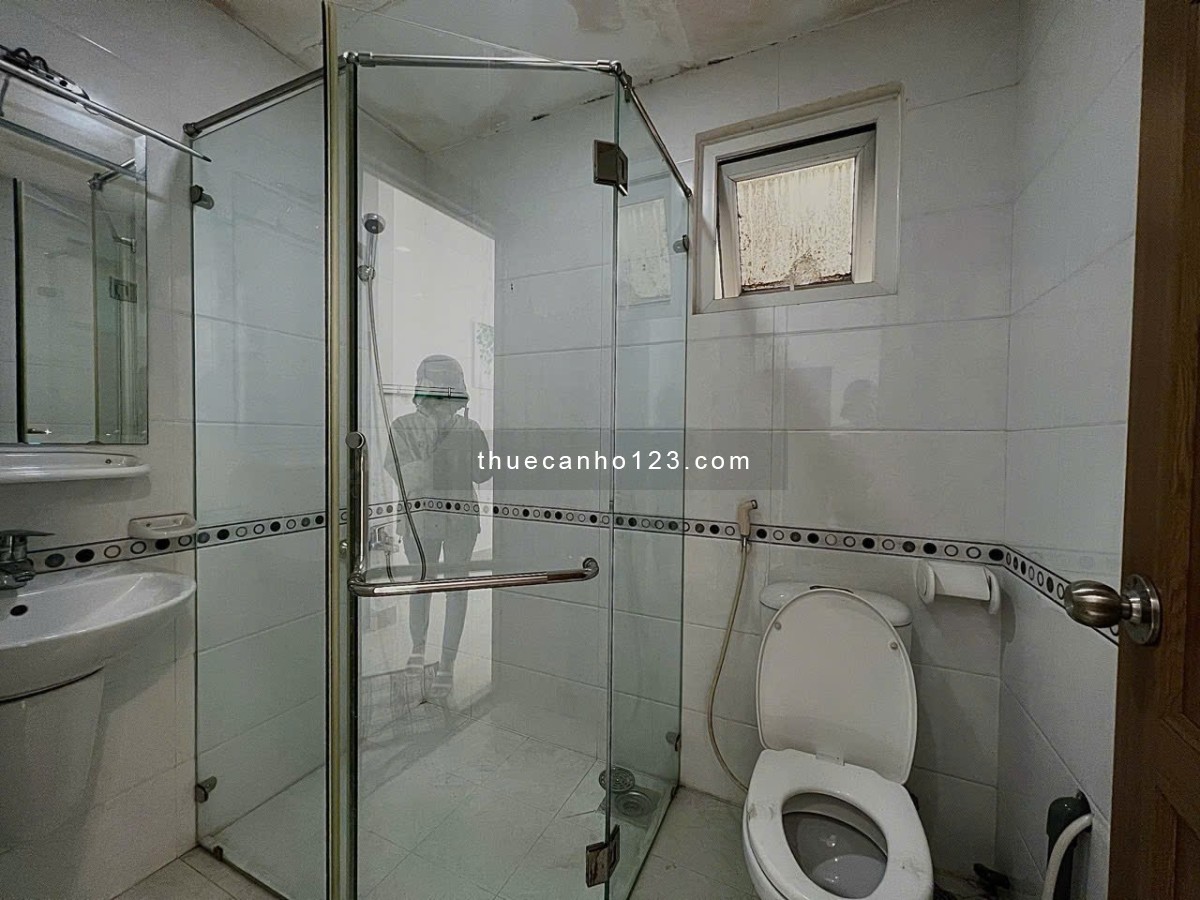 Cho thuê studio cửa sổ trời, gần chợ Xóm Chiếu, Đh Luật, Đh Nguyễn Tất Thành, cầu Kênh Tẻ,...