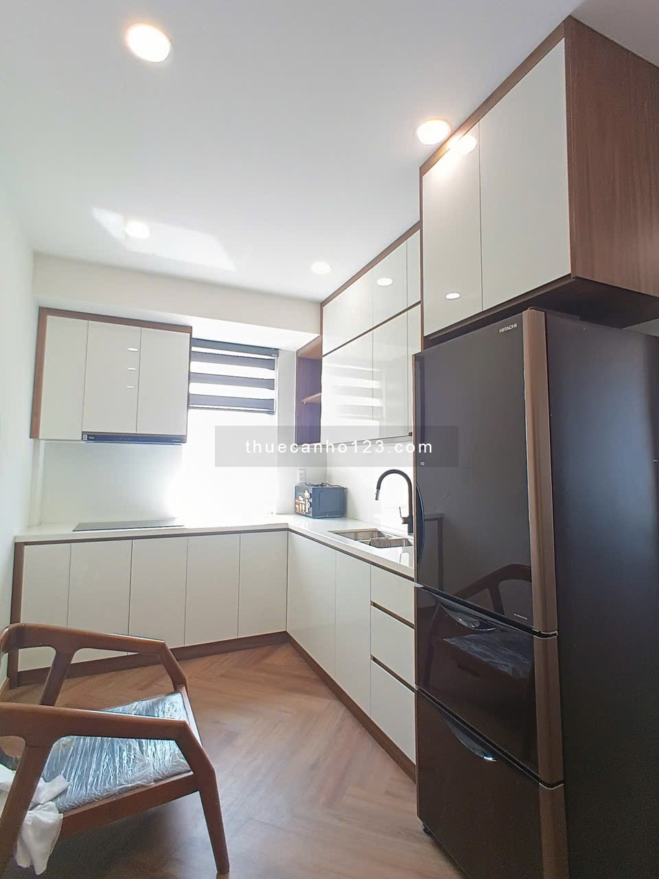 Cho thuê gấp căn hộ Q4 - Bến Vân Đồn, view BITEXCO, FULL nột thất, giá 15,5tr/tháng, 14tr5/ tháng