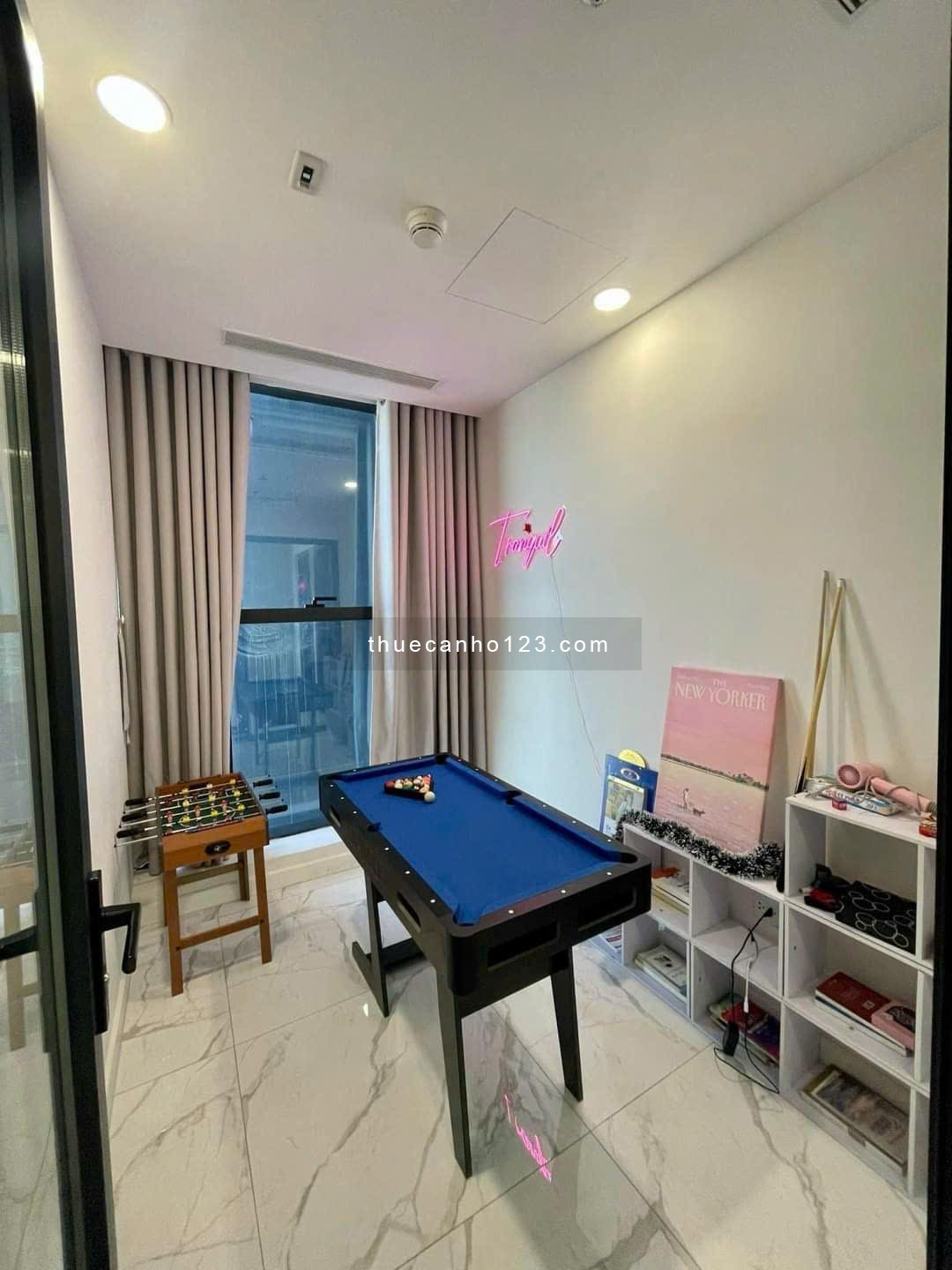 Cho thuê căn hộ 2PN +1 PLV, Diện tích 85.6m2, rộng rãi, tầng cao, nội thất đẹp