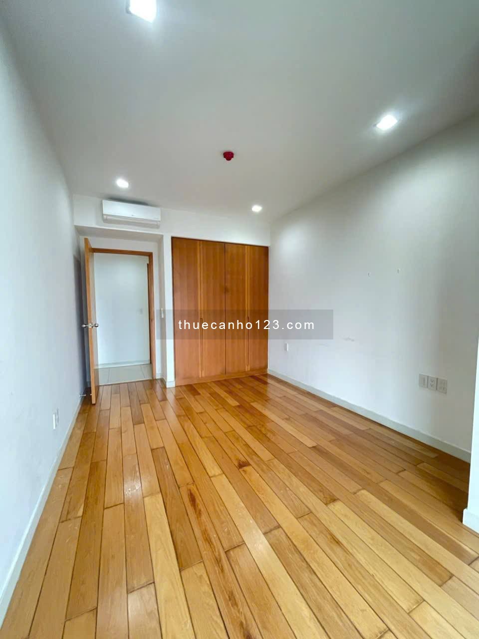 Sunshine Diamond River – 2PN+1 kho, 2WC, 125m², view sông