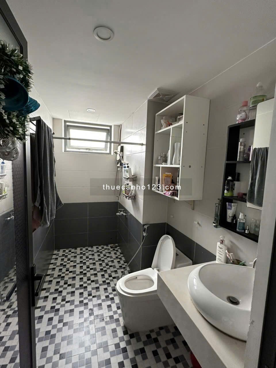 Giá 11tr, CHCC Republic, Cộng Hòa, P4, TB, 50m2, Nội thất, Nhà mới.