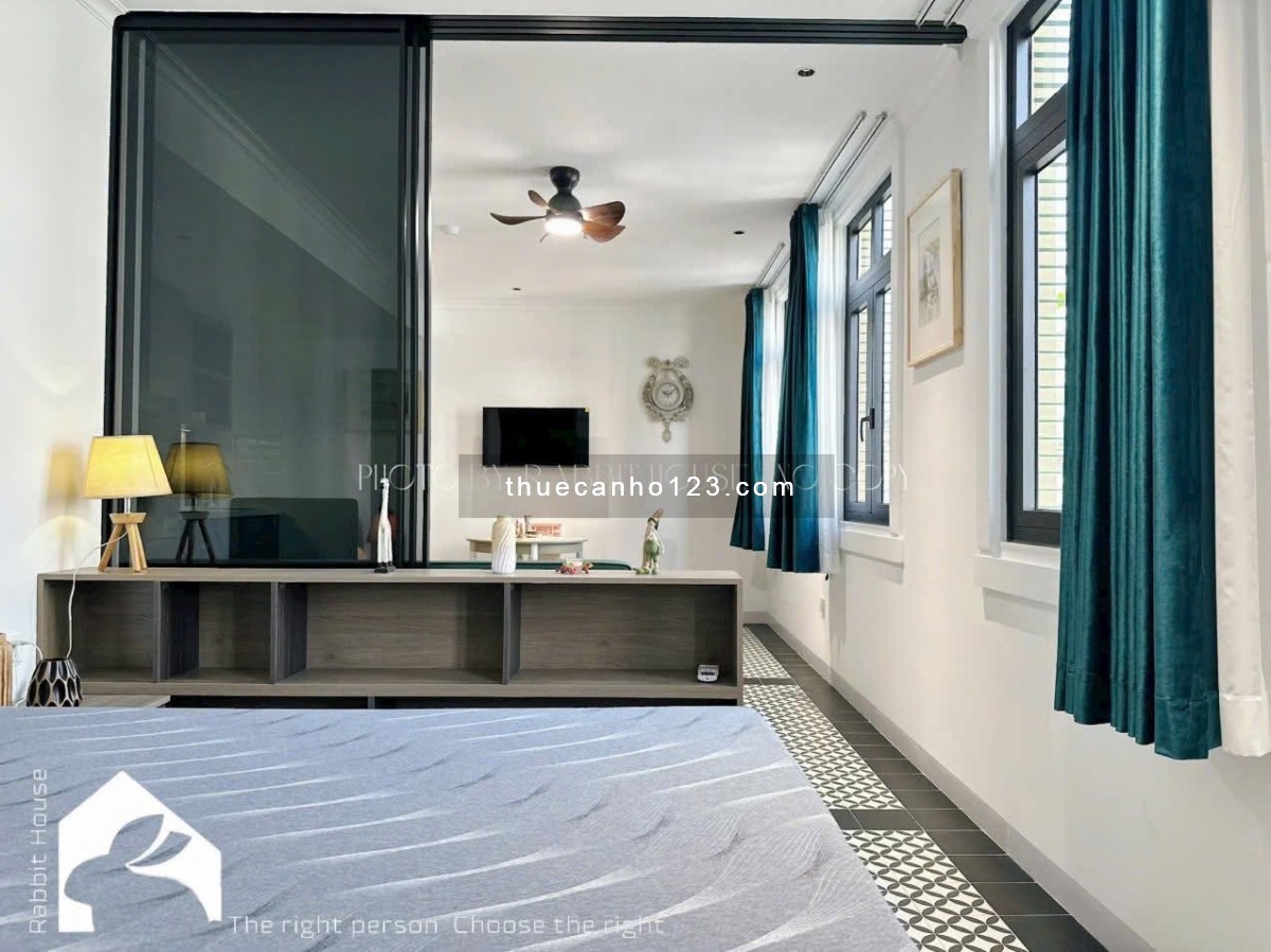 Cho thuê Căn hộ Dịch Vụ gần Q1, Q2 Mới ngay Ngã tư Hàng Xanh Full NT 40m2 Cửa sổ lớn Nguyễn Gia Trí