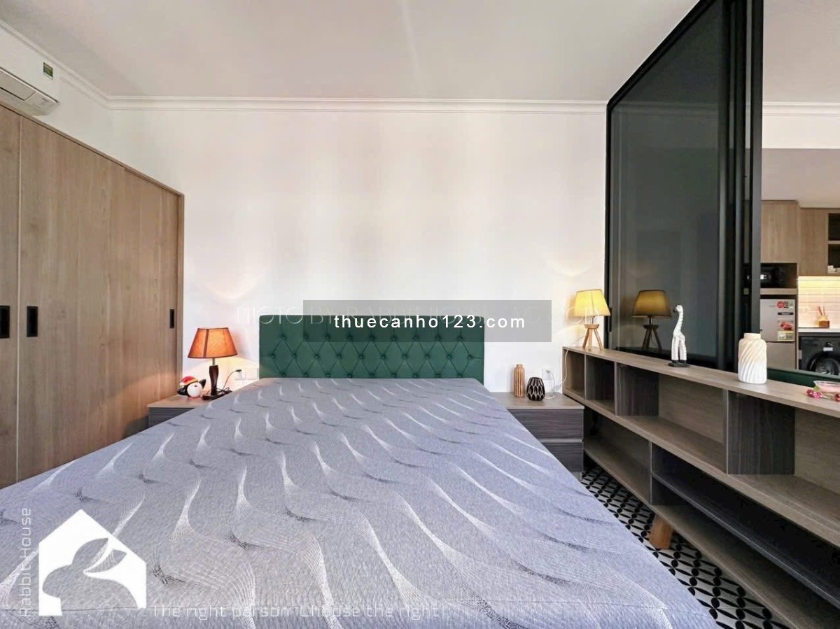 Cho thuê Căn hộ Dịch Vụ gần Q1, Q2 Mới ngay Ngã tư Hàng Xanh Full NT 40m2 Cửa sổ lớn Nguyễn Gia Trí