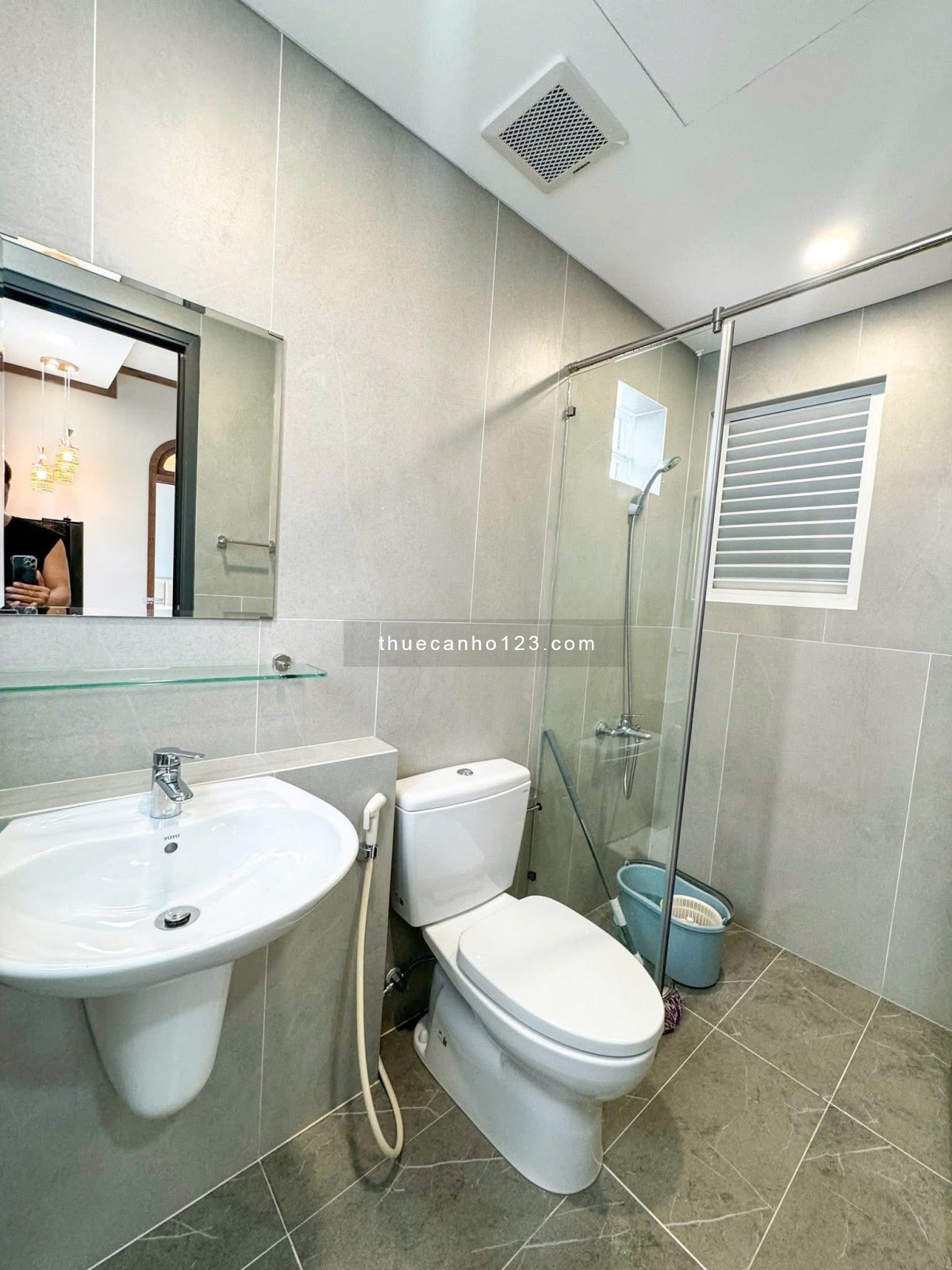 Căn hộ studio ban công full nội thất máy giặt riêng gần vòng xoang lăng cha cả cv hoàng văn thụ