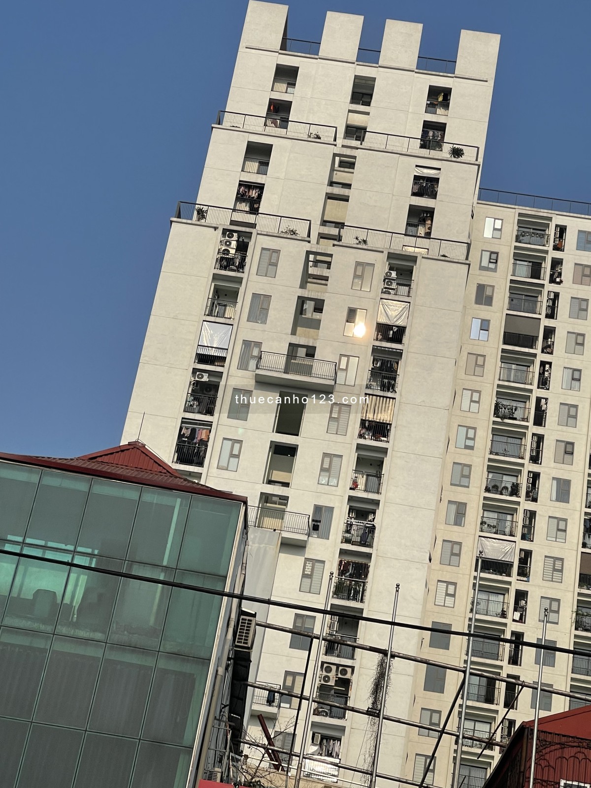 Cho thuê chung cư cao cấp căn góc đẹp thoáng mát đủ nọi thất.