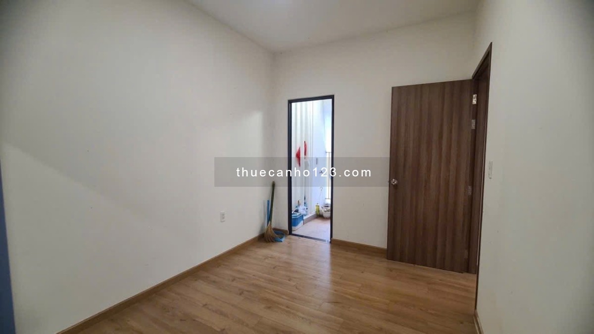 Cho thuê căn 56m2 2pn 1wc, có 2 máy lạnh máy nước nóng rèm view hồ bơi siêu đẹp chỉ 8,5Tr