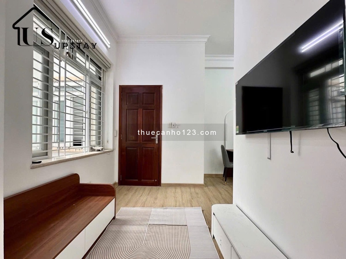 Ban Công 1PN Mới 100% Thang Máy, Đầy Đủ Nội Thất, Máy Giặt Riêng Ngay Mặt Tiền Trục Võ Thị Sáu Q1