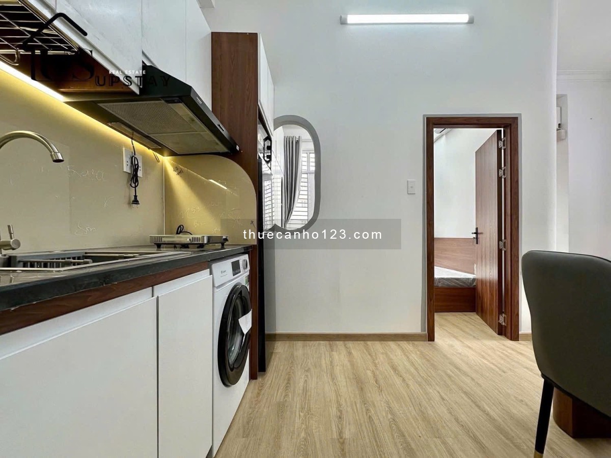 Ban Công 1PN Mới 100% Thang Máy, Đầy Đủ Nội Thất, Máy Giặt Riêng Ngay Mặt Tiền Trục Võ Thị Sáu Q1