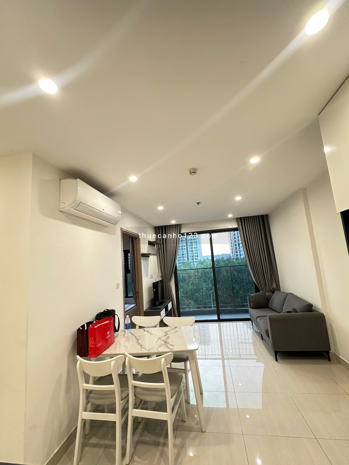 Cho thuê căn hộ 2PN2WC tại S10.03 – Vinhomes Grand Park Quận 9.