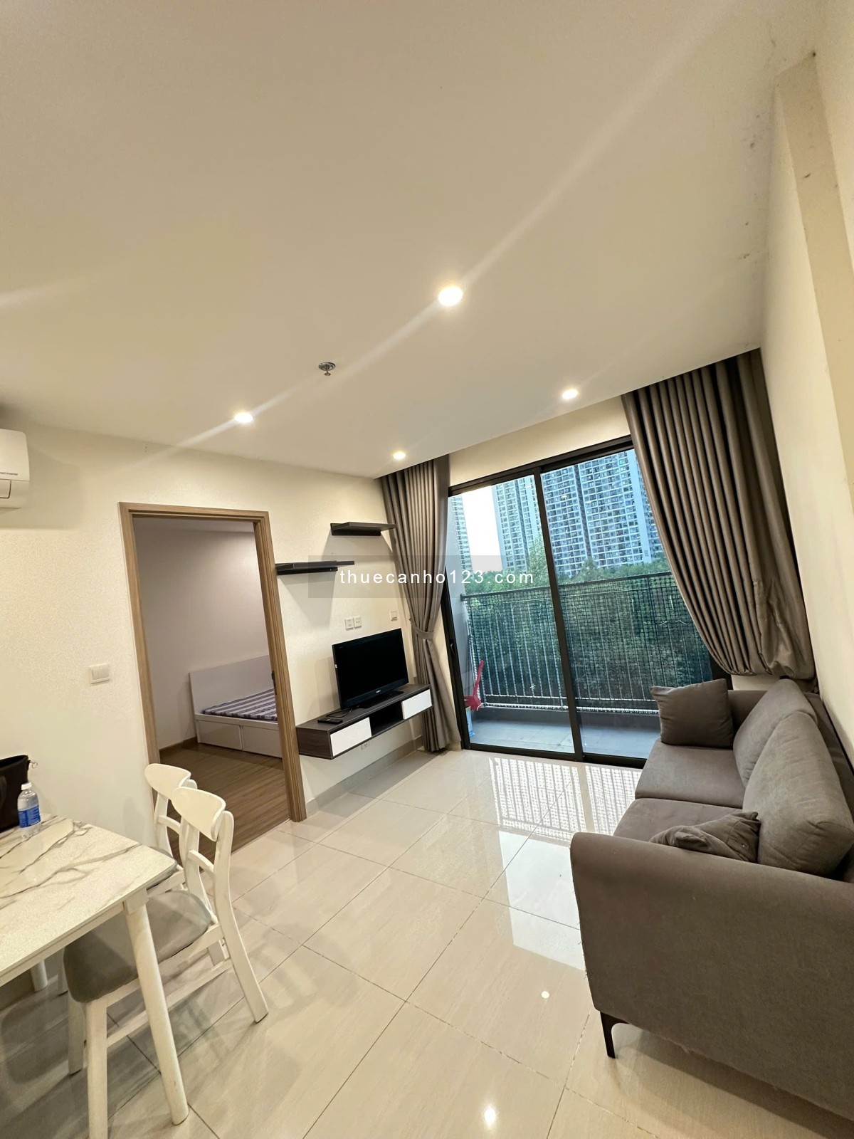 Cho thuê căn hộ 2PN2WC tại S10.03 – Vinhomes Grand Park Quận 9.
