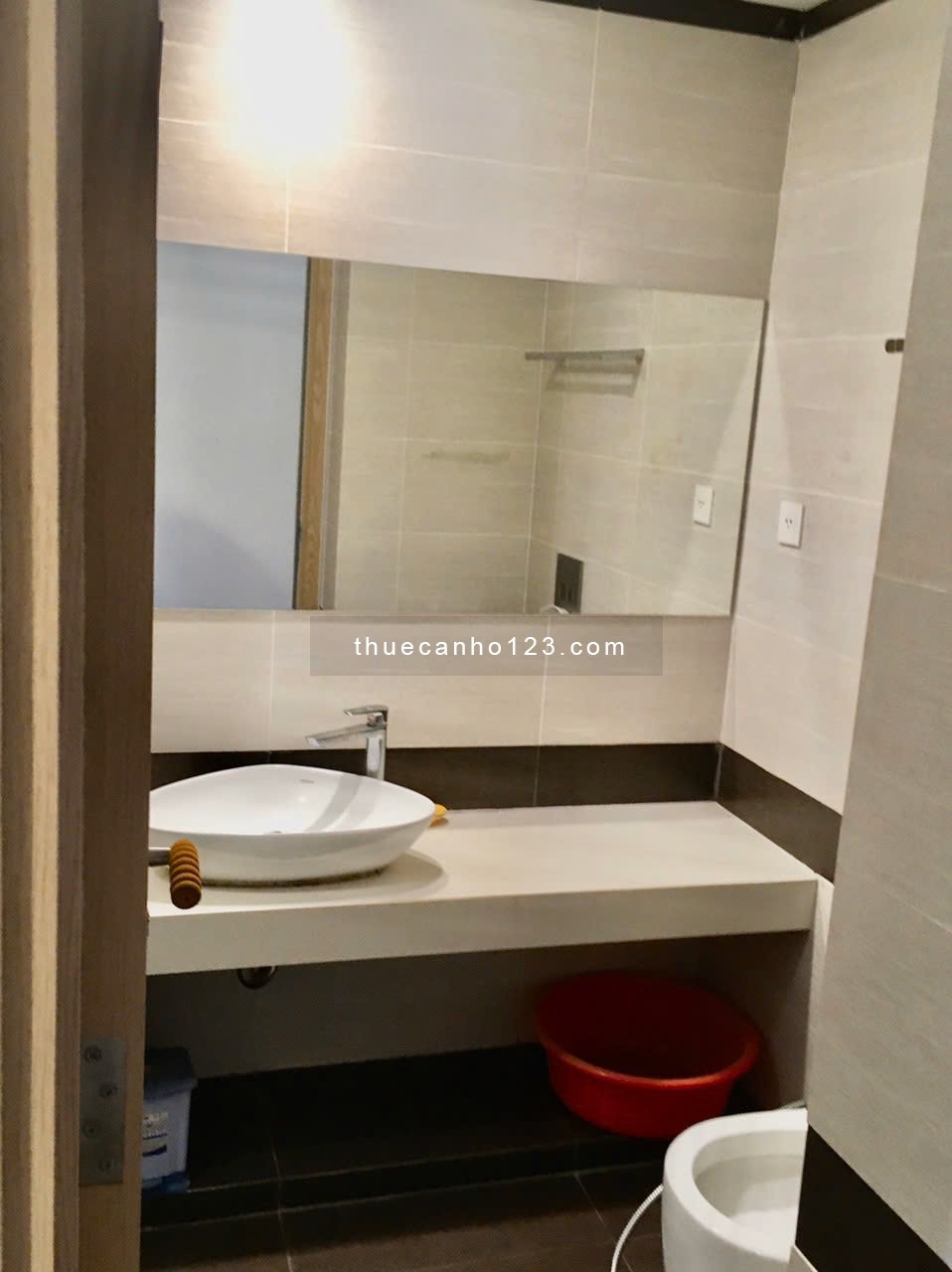 Cho thuê căn hộ cao cấp Thăng Long N01, 130m, 3 ngủ đồ cơ bản 20 triệu/tháng