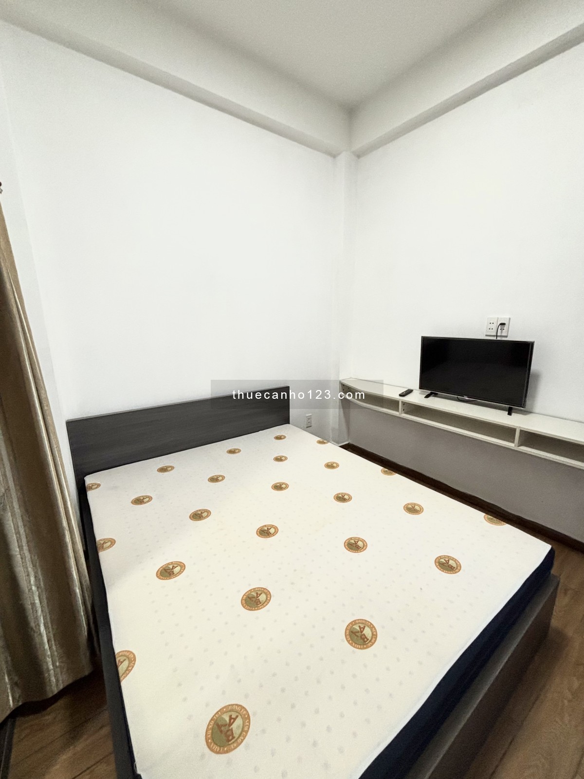 Cho thuê căn hộ 1 Phòng ngủ Ban công thoáng mát Q4 gần ĐH Luật, ĐH Nguyễn Tất Thành, cầu Tân Thuận