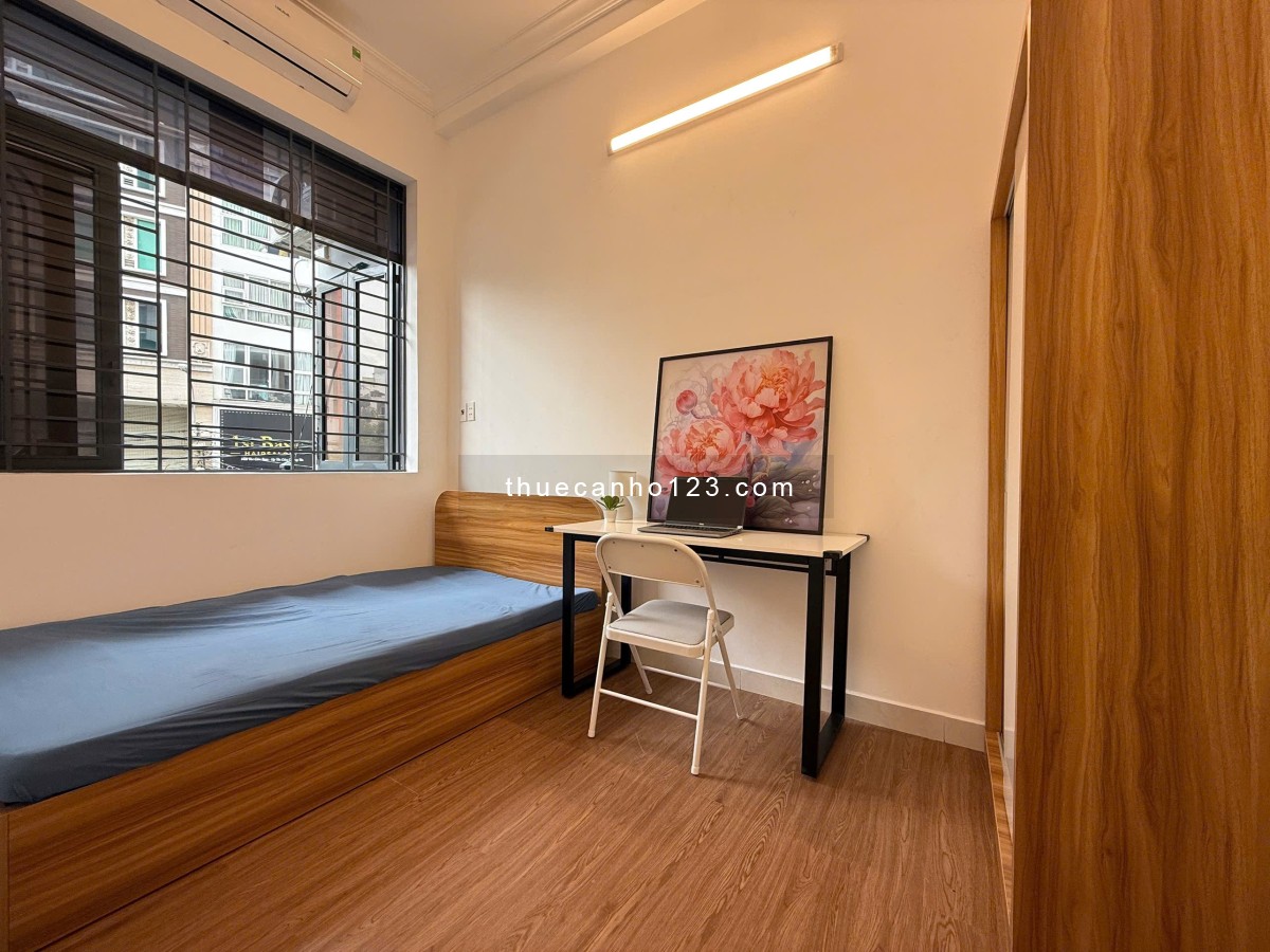 Cho Thuê căn 2 phòng ngủ ban công mới ở Cách Mạng Tháng 8 Q10 ngay Viettel Tower, Vòng xoay dân chủ