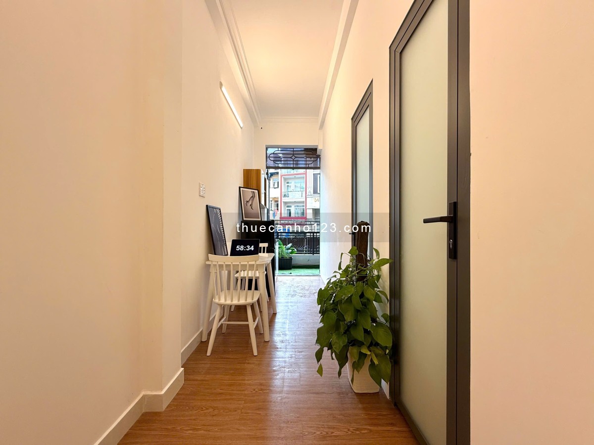 Cho Thuê căn 2 phòng ngủ ban công mới ở Cách Mạng Tháng 8 Q10 ngay Viettel Tower, Vòng xoay dân chủ