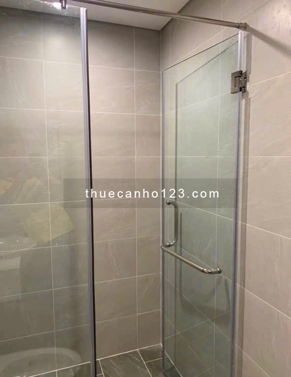 Cho thuê căn hộ 1PN+ tại S7.01 – Bếp rèm, kính nhà tắm.