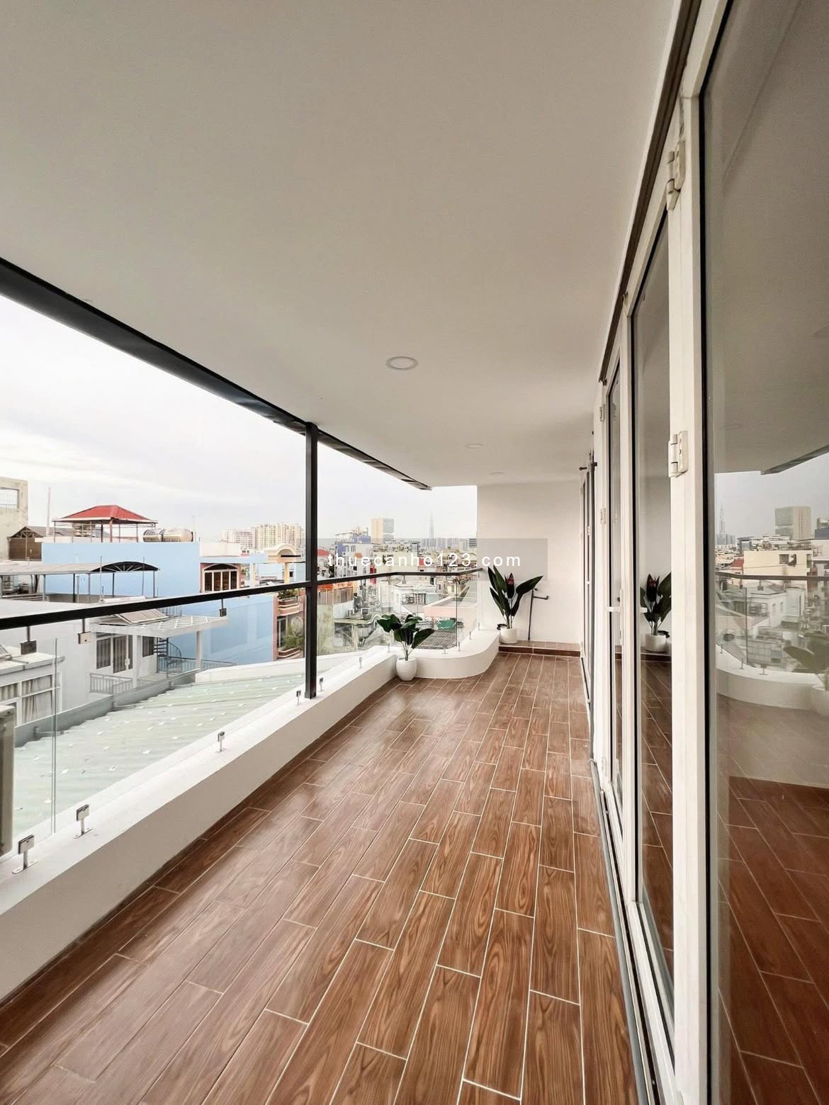 Cho thuê căn hộ 2PN Tân Bình, gần sân bay & Etown ban công rộng