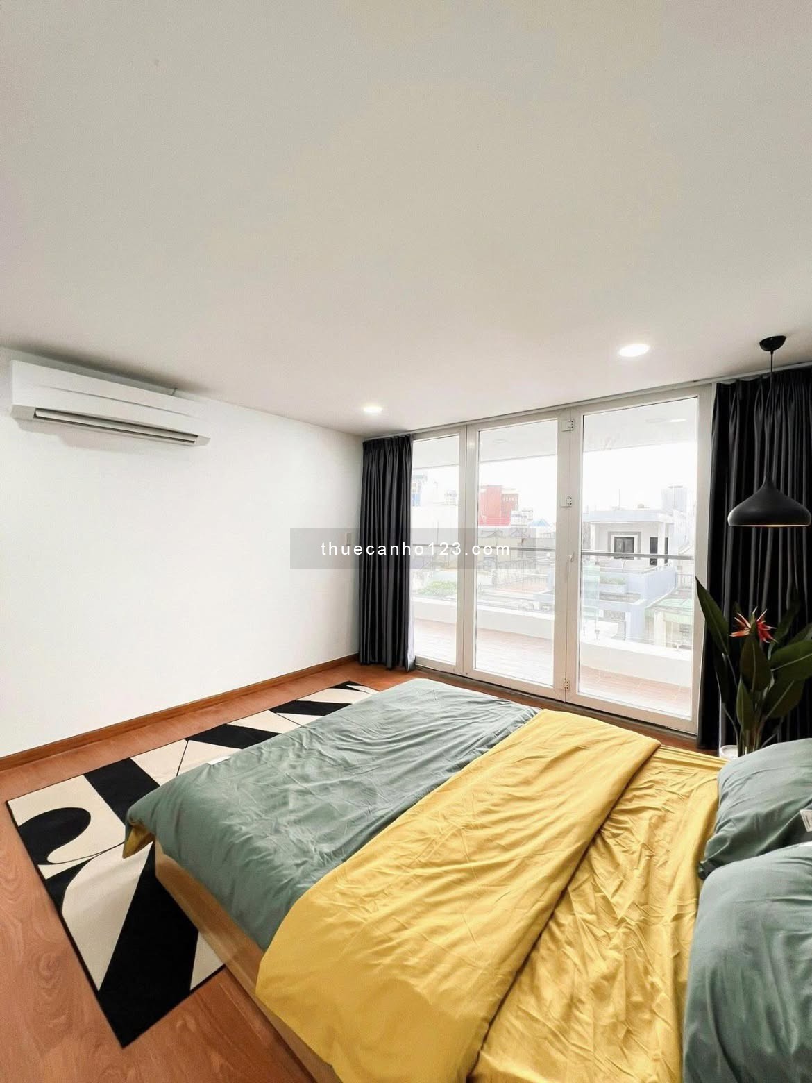 Cho thuê căn hộ 2PN Tân Bình, gần sân bay & Etown ban công rộng