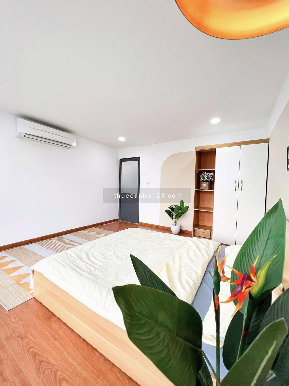 Cho thuê căn hộ 2PN Tân Bình, gần sân bay & Etown ban công rộng