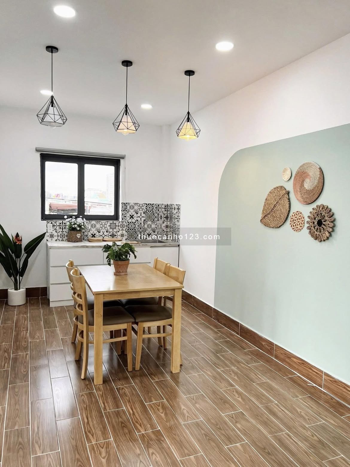 Cho thuê căn hộ 2PN Tân Bình, gần sân bay & Etown ban công rộng