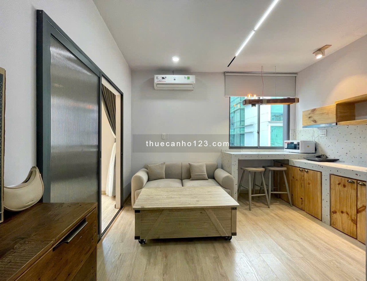 Cho thuê căn hộ 1PN 55m2 deco tone gỗ cao cấp ngay Nguyễn Thiện Thuận, Quận 3