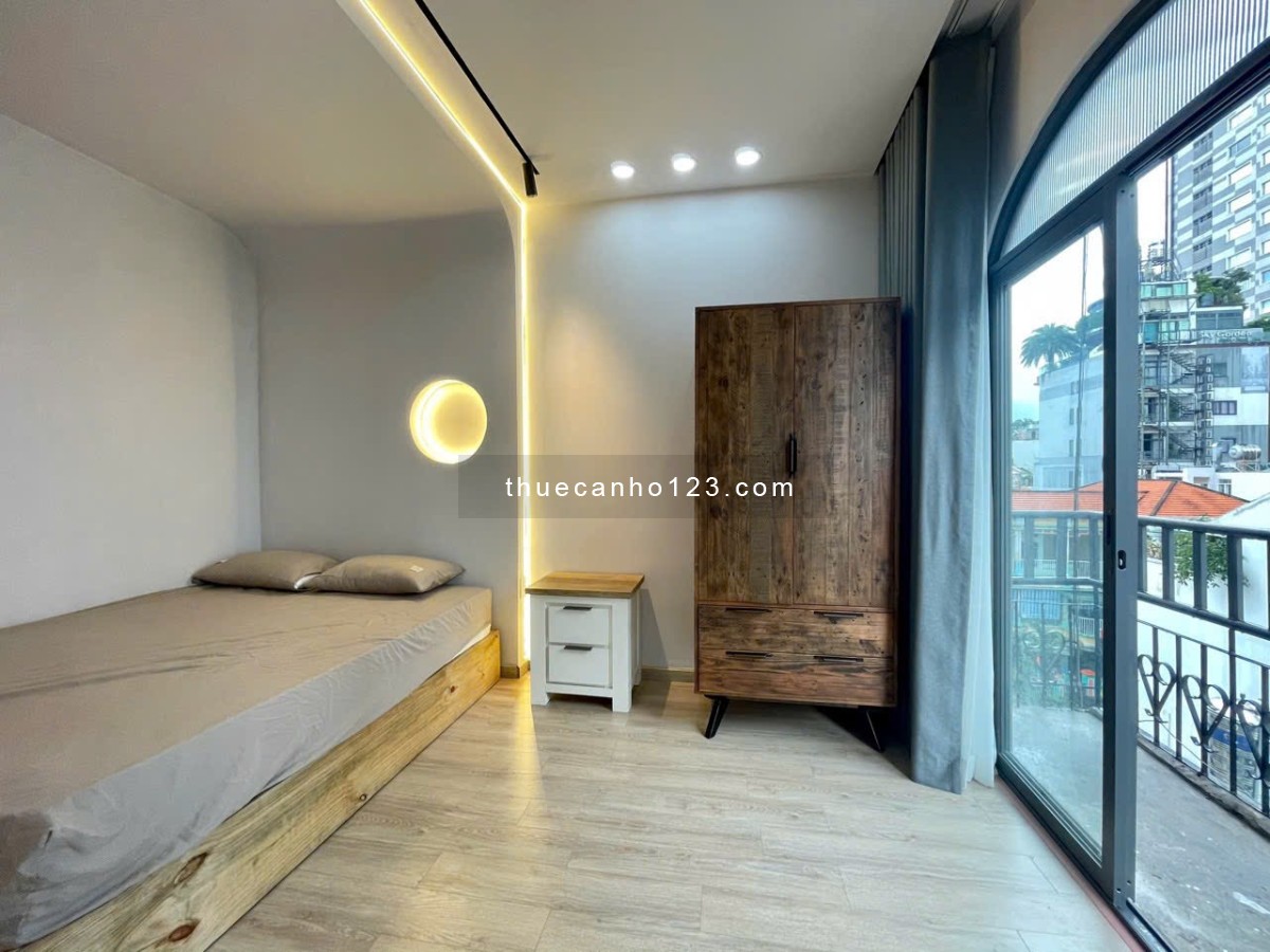 Cho thuê căn hộ 1PN 55m2 deco tone gỗ cao cấp ngay Nguyễn Thiện Thuận, Quận 3