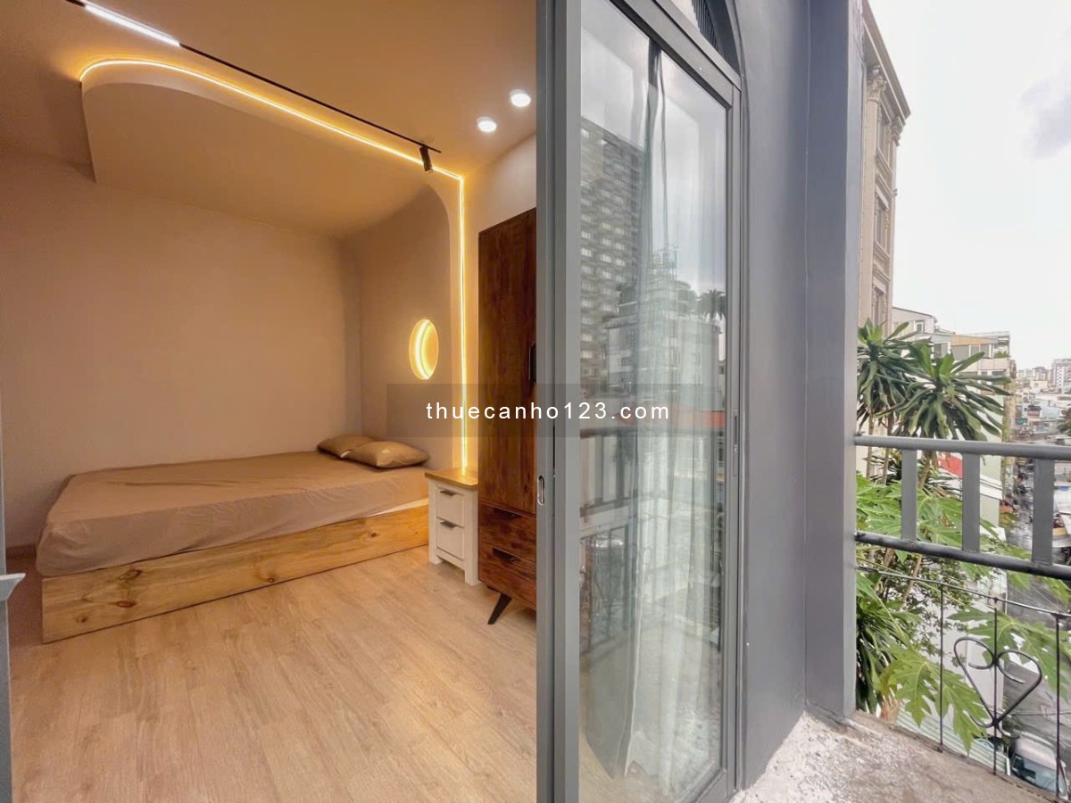 Cho thuê căn hộ 1PN 55m2 deco tone gỗ cao cấp ngay Nguyễn Thiện Thuận, Quận 3