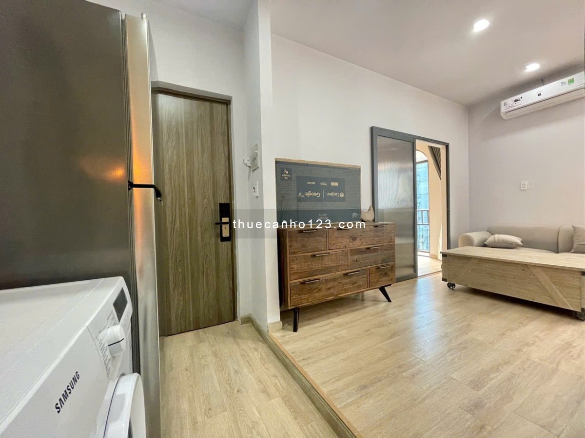 Cho thuê căn hộ 1PN 55m2 deco tone gỗ cao cấp ngay Nguyễn Thiện Thuận, Quận 3