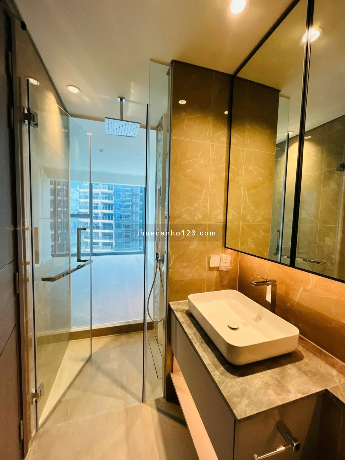 The Opera – View sông & cầu Ba Son đẹp mê ly cho thuê 2 Phòng ngủ, 77m²