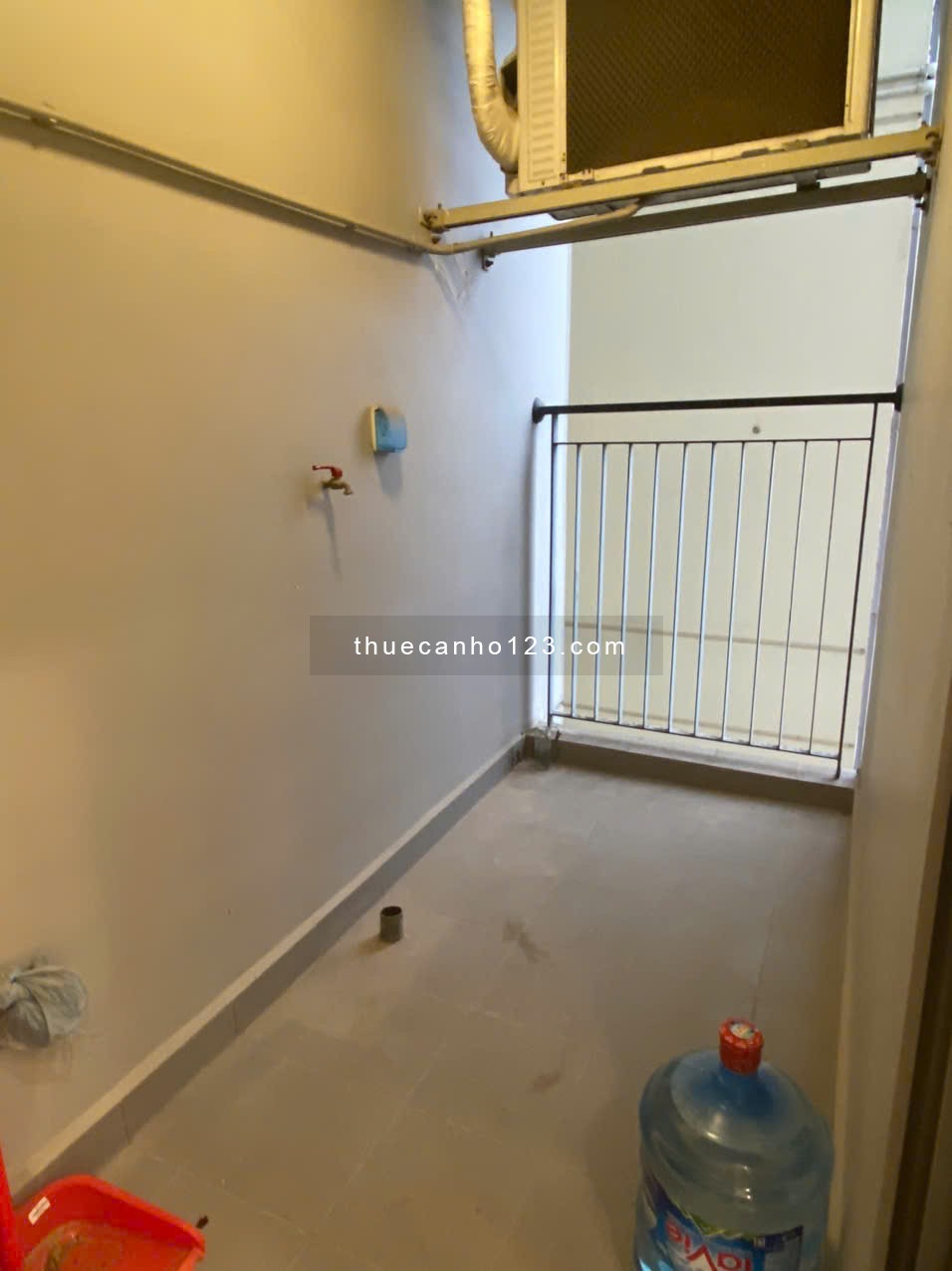 Chính chủ cho thuê căn hộ studio 32m2 nội thất cơ bản giá 6,5 tr/th Vinhomes Smart City (Tây Mỗ)