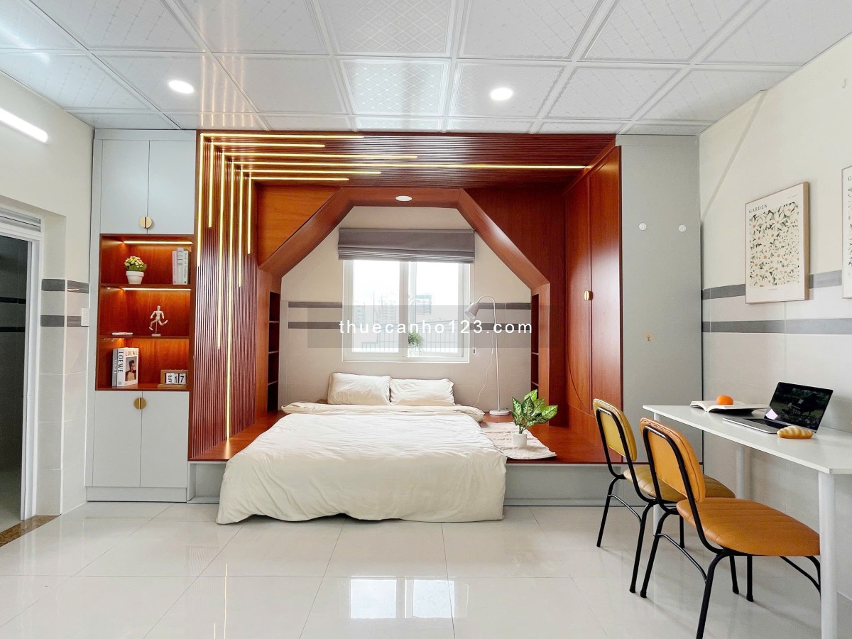 Cho thuê chdv full nội thất có ban công nằm ở đường Hoa Mai Q. Phú Nhuận