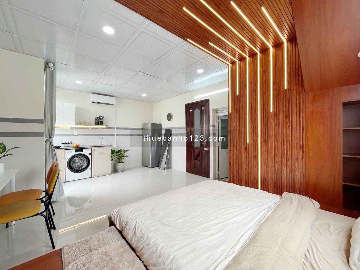 Cho thuê chdv full nội thất có ban công nằm ở đường Hoa Mai Q. Phú Nhuận