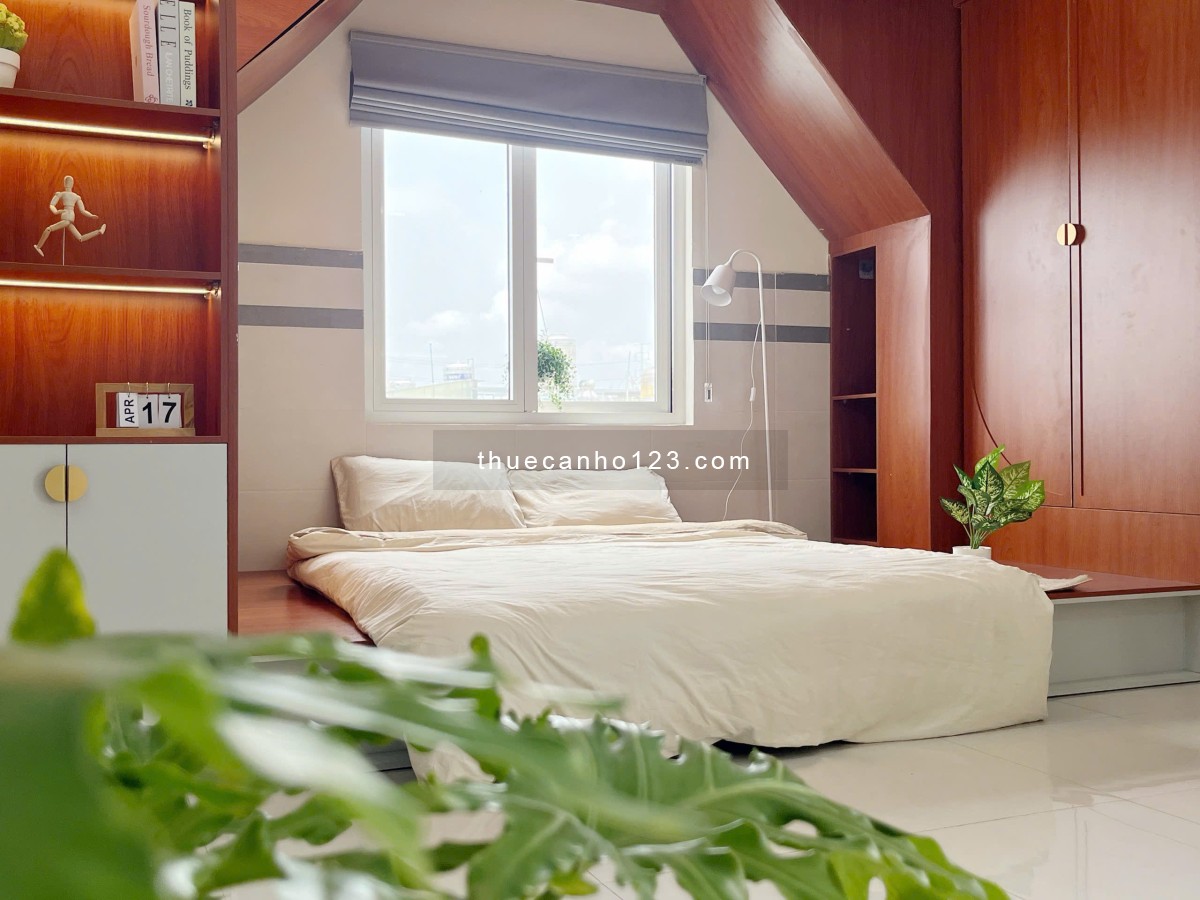 Cho thuê chdv full nội thất có ban công nằm ở đường Hoa Mai Q. Phú Nhuận