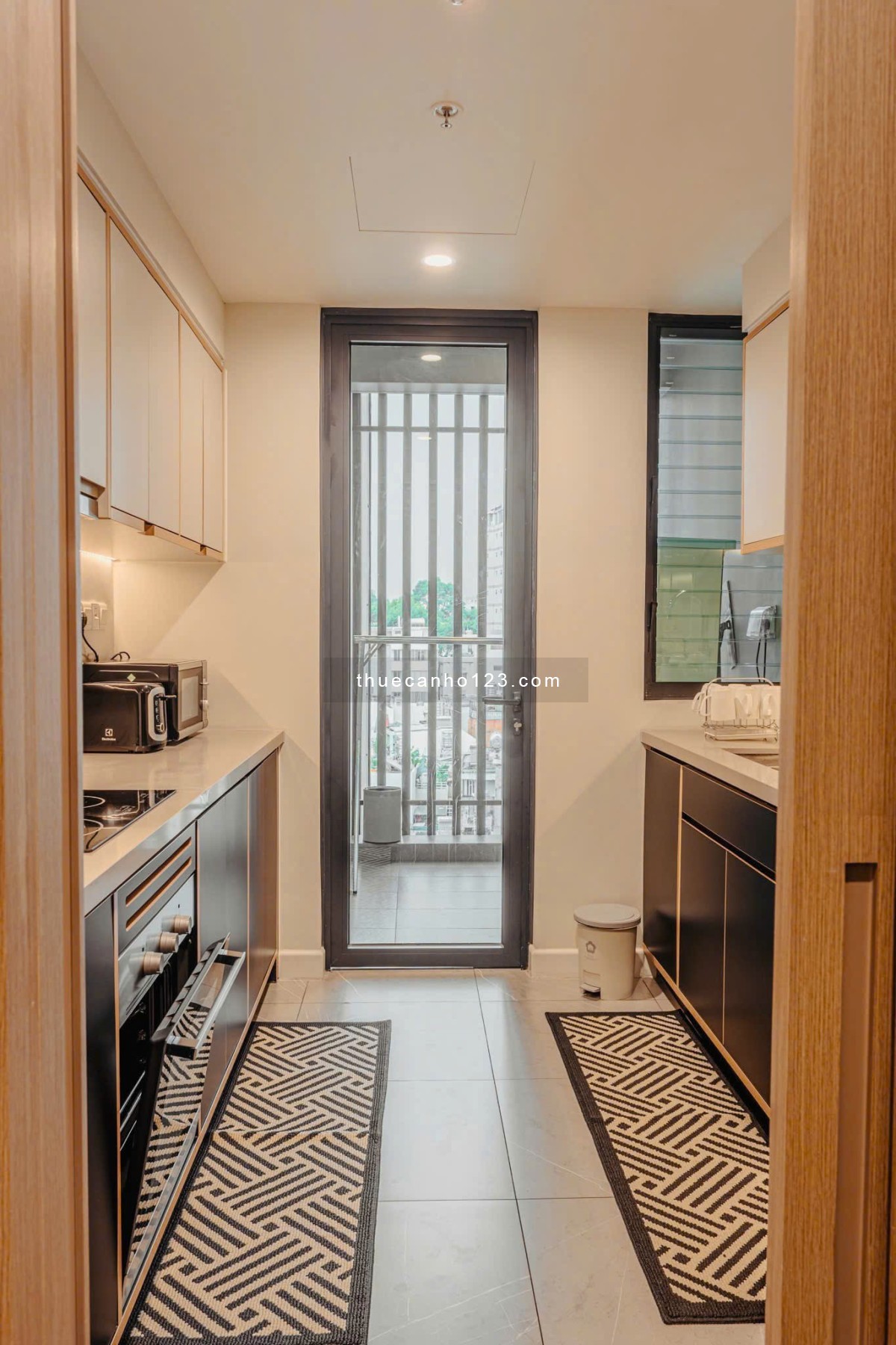 CHO THUÊ CĂN HỘ 1 PHÒNG NGỦ TÂN BÌNH FULL NỘI THẤT, CÓ CỬA SỔ THOÁNG CÁCH SÂN BAY 5 PHÚT