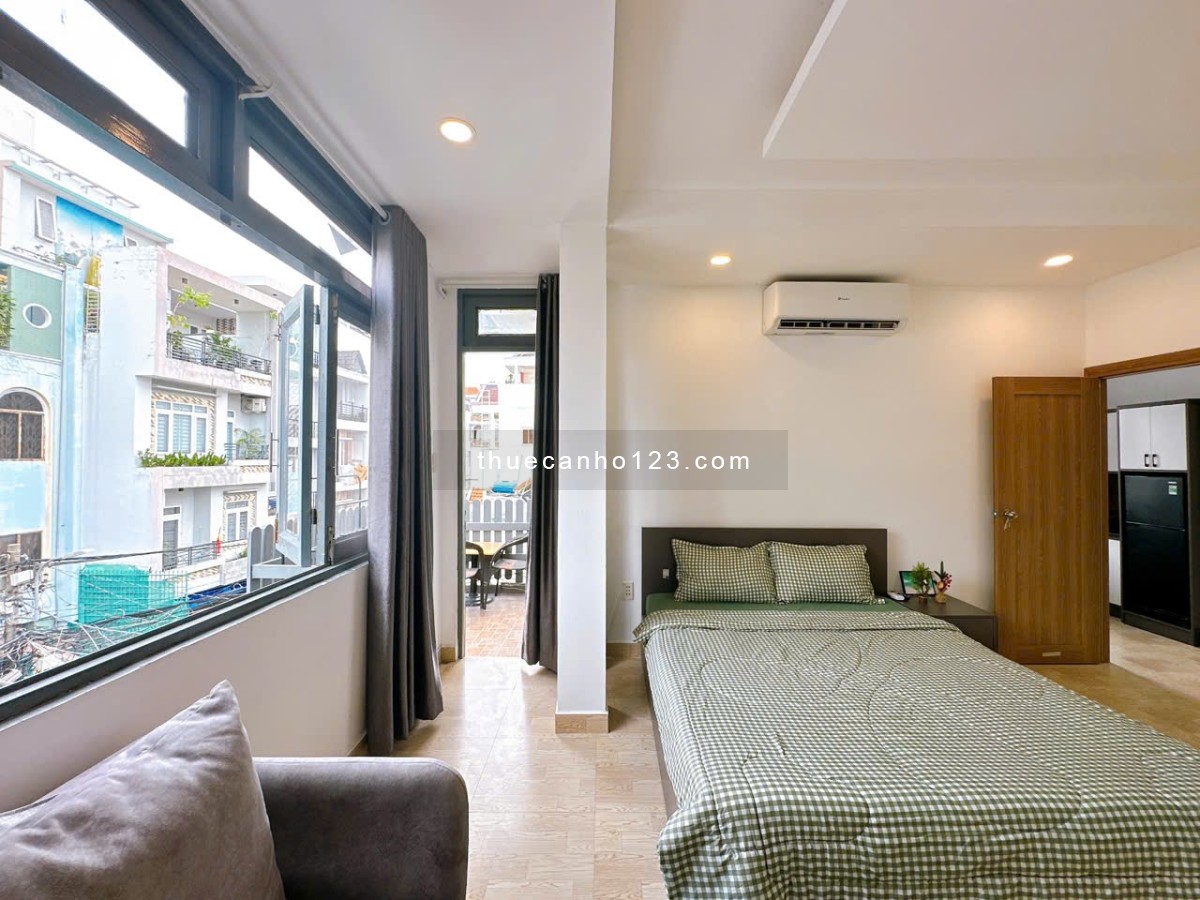 Cho thuê căn hộ dịch vụ full nội thất 1PN tách bếp có ban công Quận 10